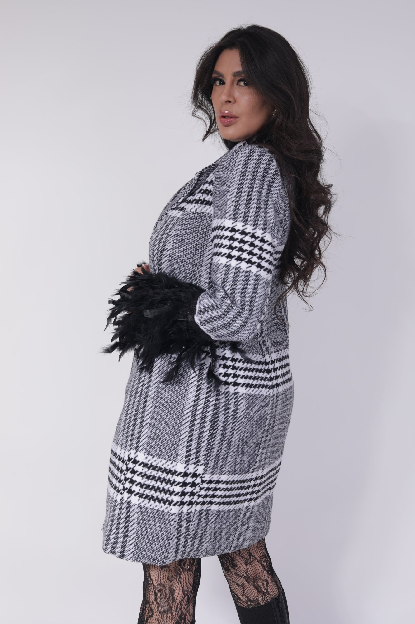 ABRIGO ESTAMPADO BICOLOR PLUMAS PUÑOS DESMONTABLES