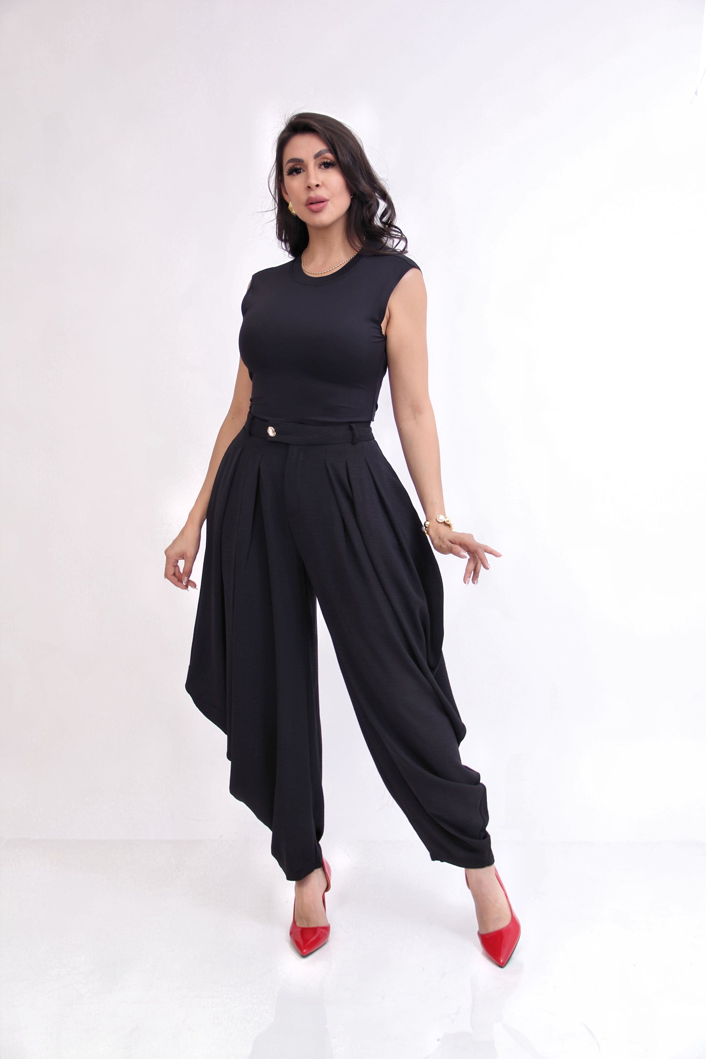 BLUSA CORTA BASICA SIN MANGAS