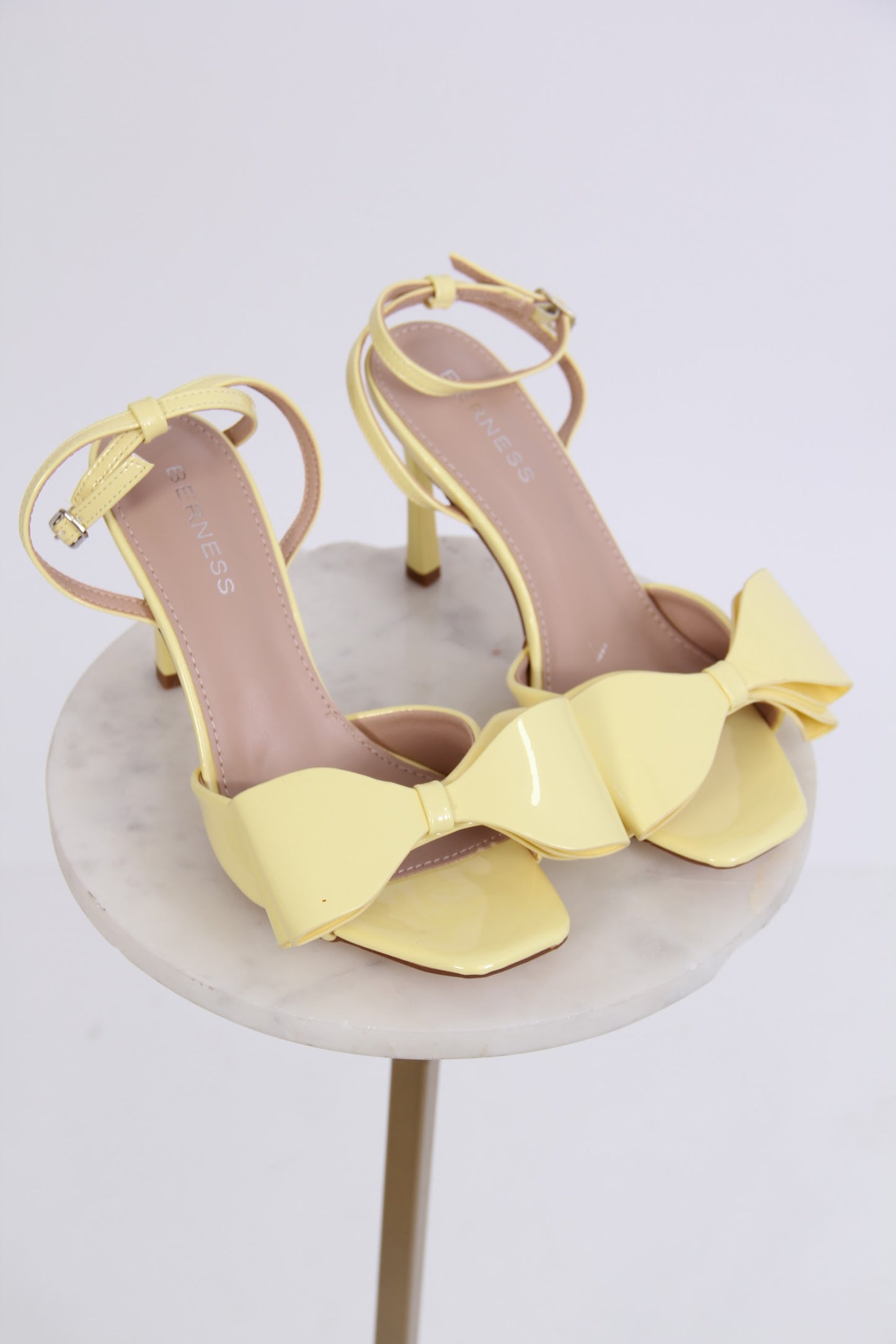 ZAPATILLA CON MOÑO