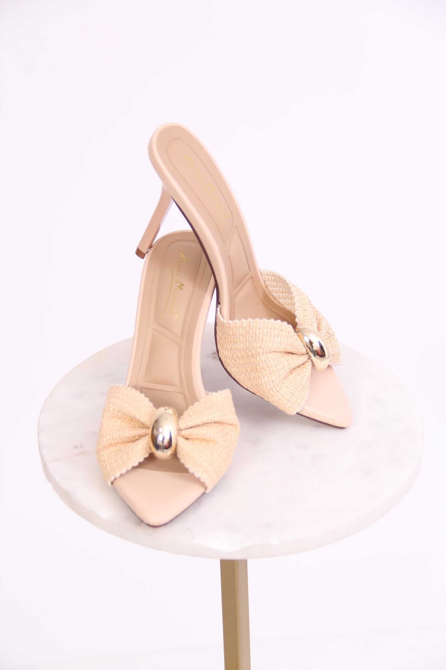 ZAPATILLA ABIERTA BOTON DORADO
