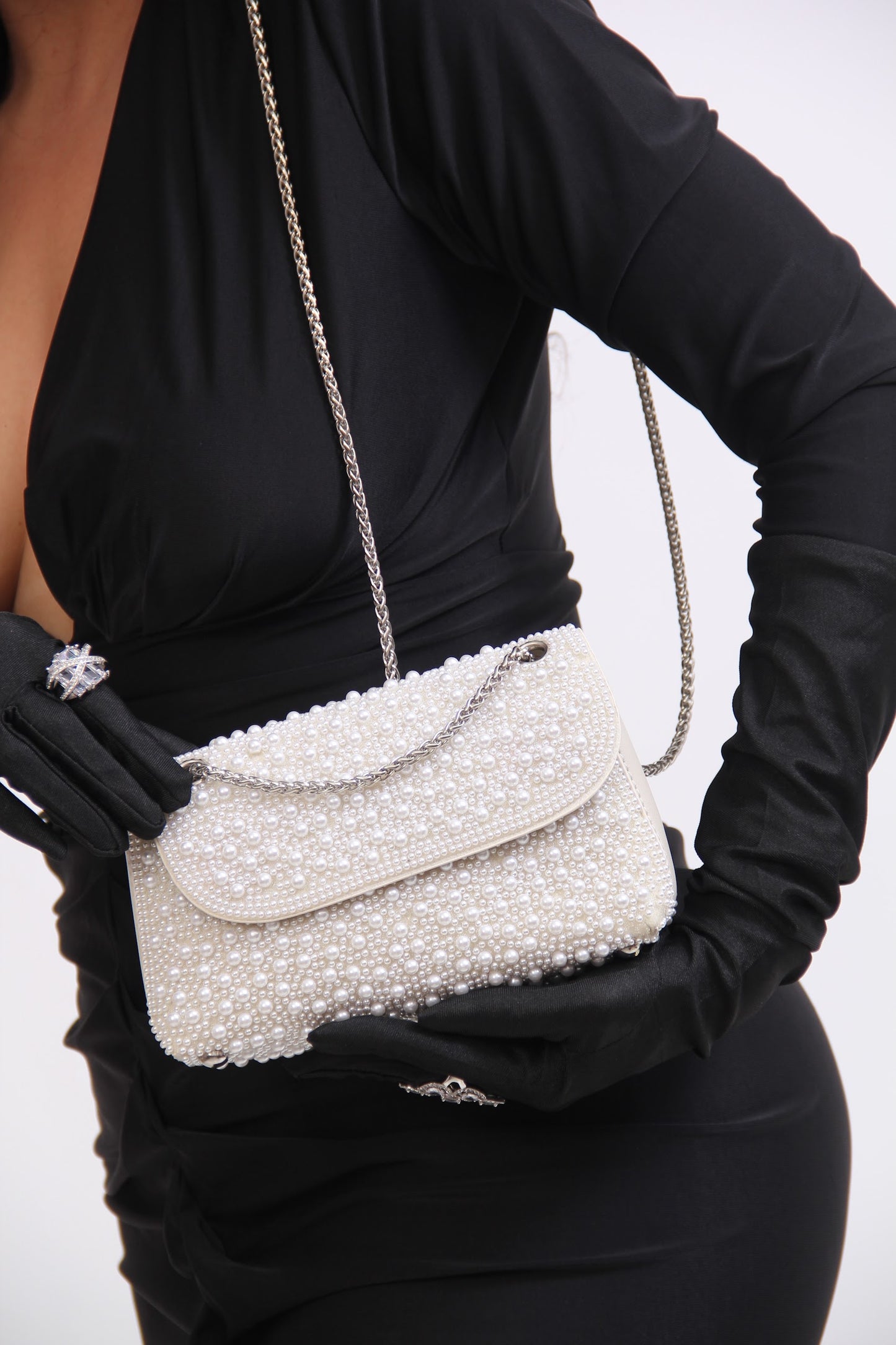 BOLSO CLUTCH PERLAS CROSSBODY CADENA PLATA
