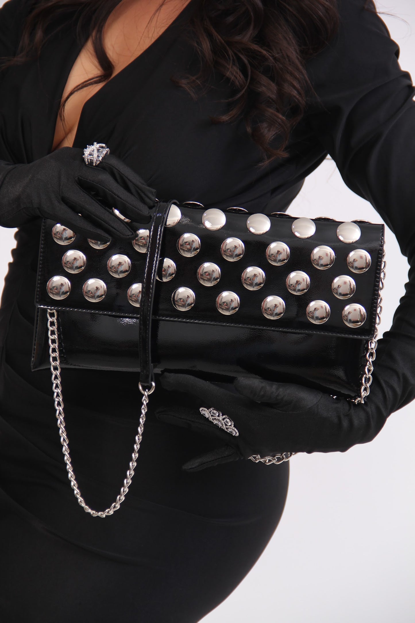 BOLSO NEGRO RECTANCULAR PLANO STOPEROLES CIRCULOS PLATA