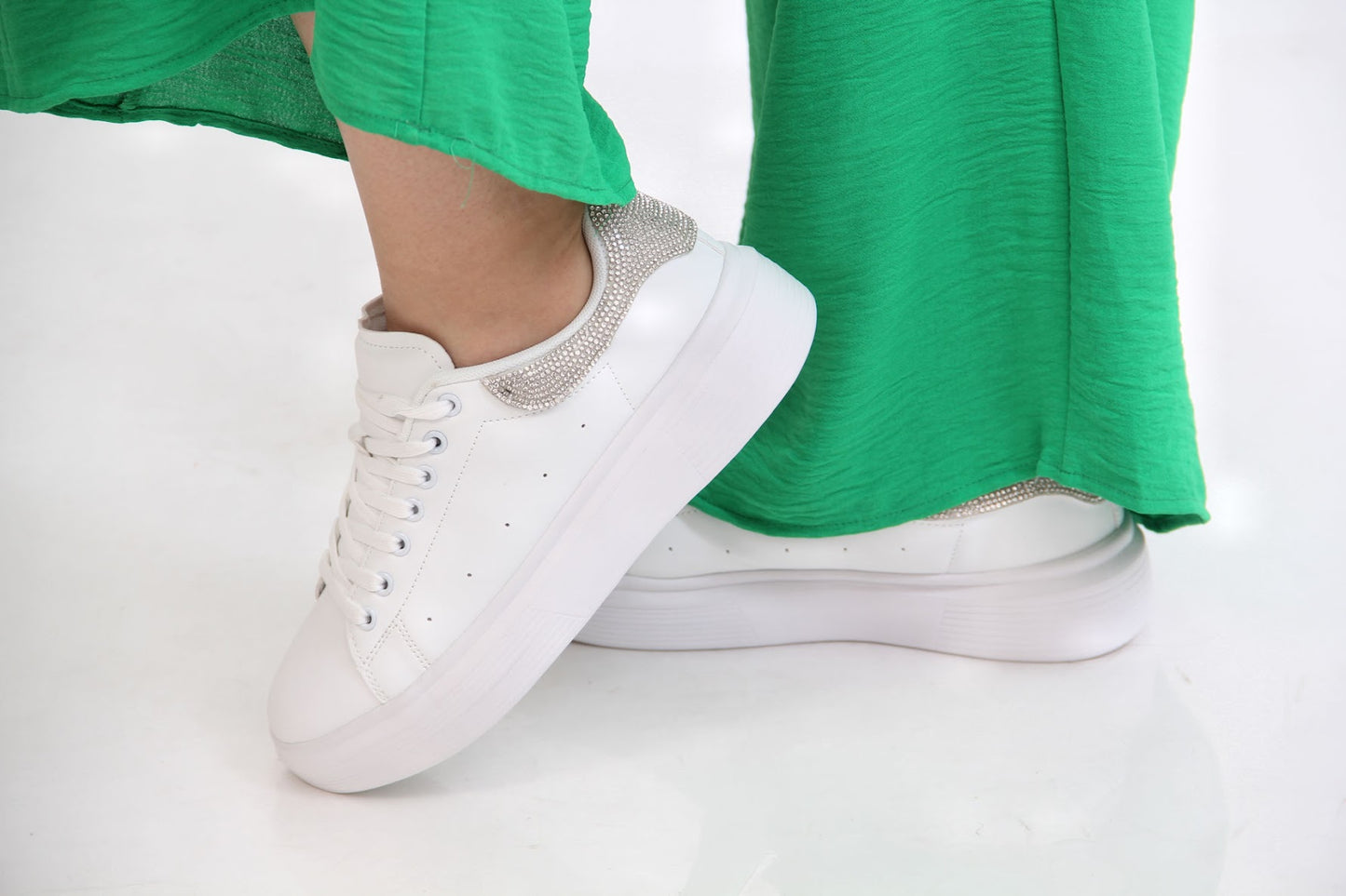 TENIS LISO TOBILLO PLATA