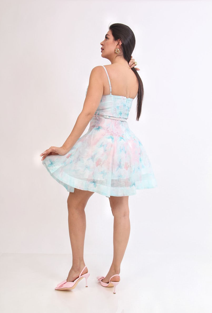 VESTIDO CORTO FLOREADO AZUL SUAVE TIRANTES PECHO TORCIDO