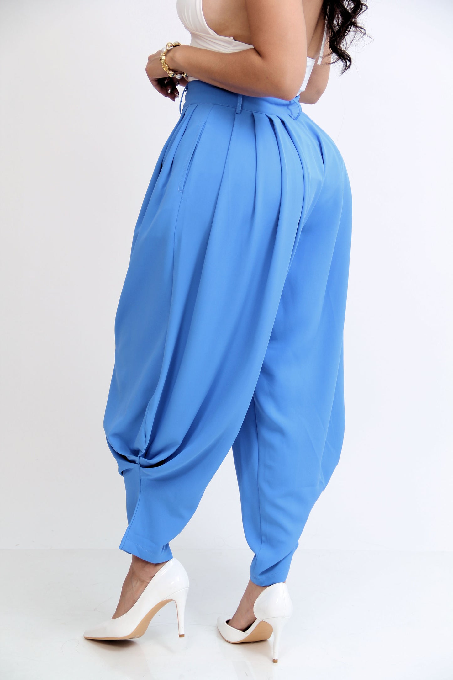 PANTALON ASIMETRICO CON BOTON