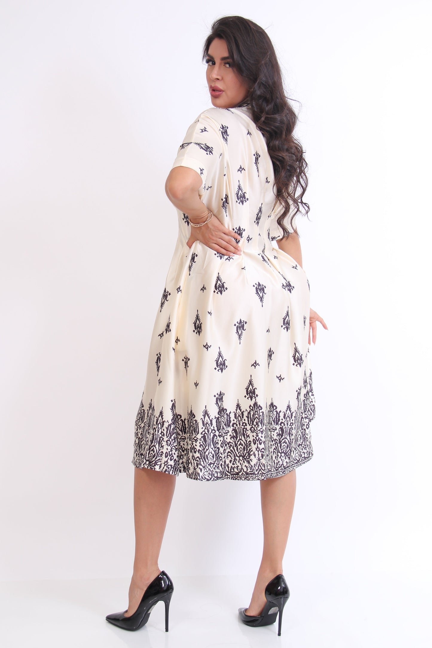 VESTIDO BEIGE NEGRO PINZAS CINTURA ESTAMPADO