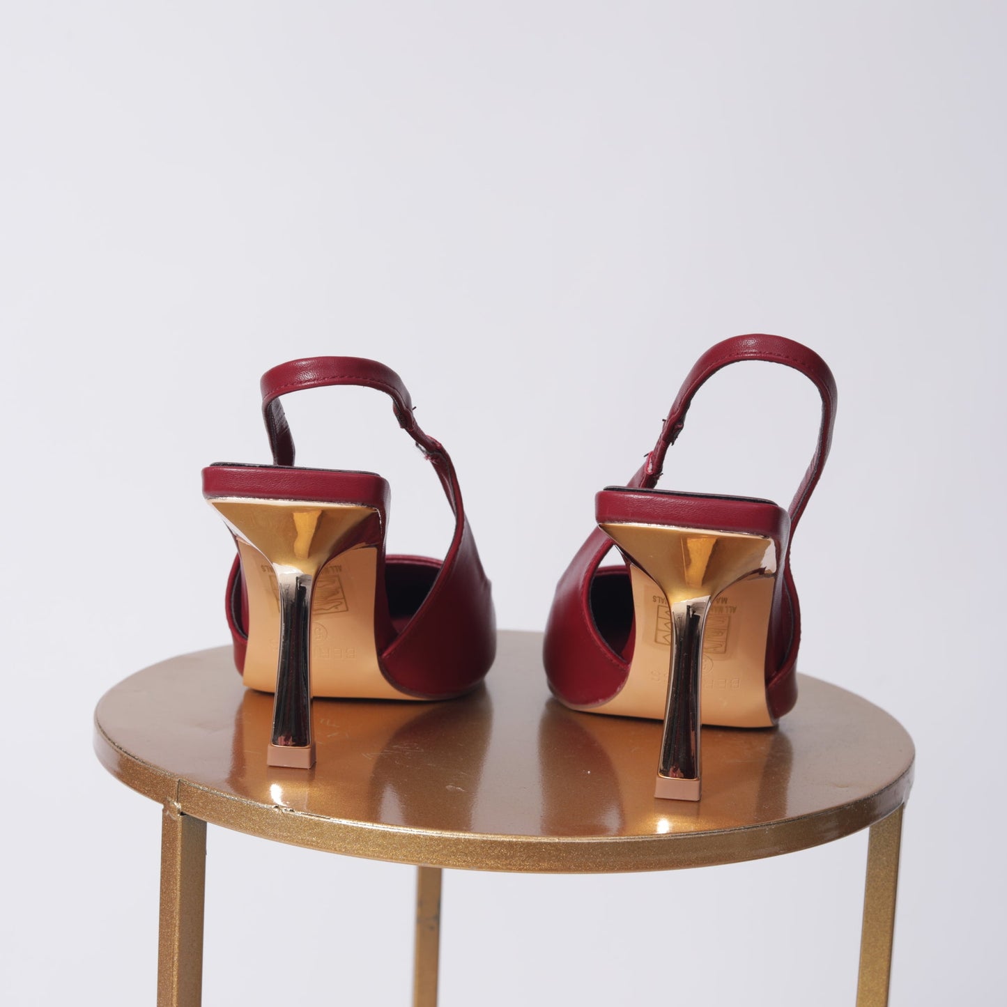 ZAPATILLA STILETTO PUNTA DORADA