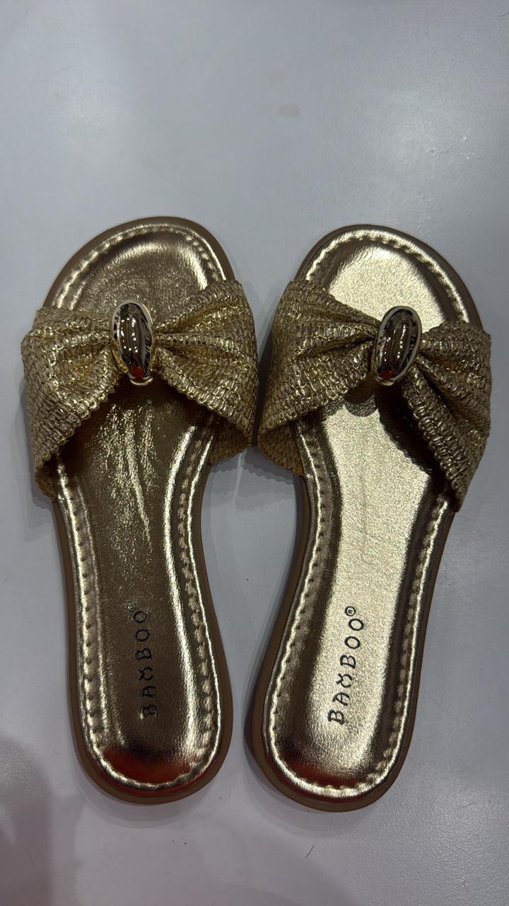 SANDALIA DE PISO MOÑO BOTON DORADO