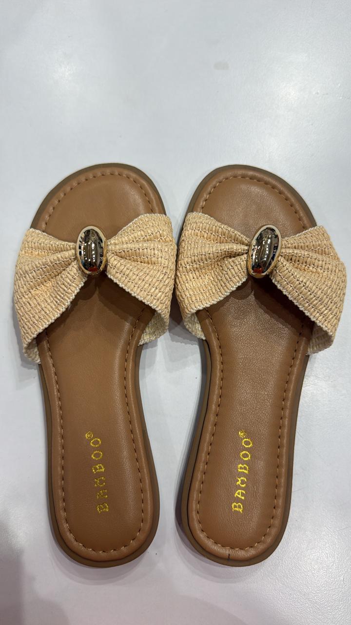 SANDALIA DE PISO MOÑO BOTON DORADO