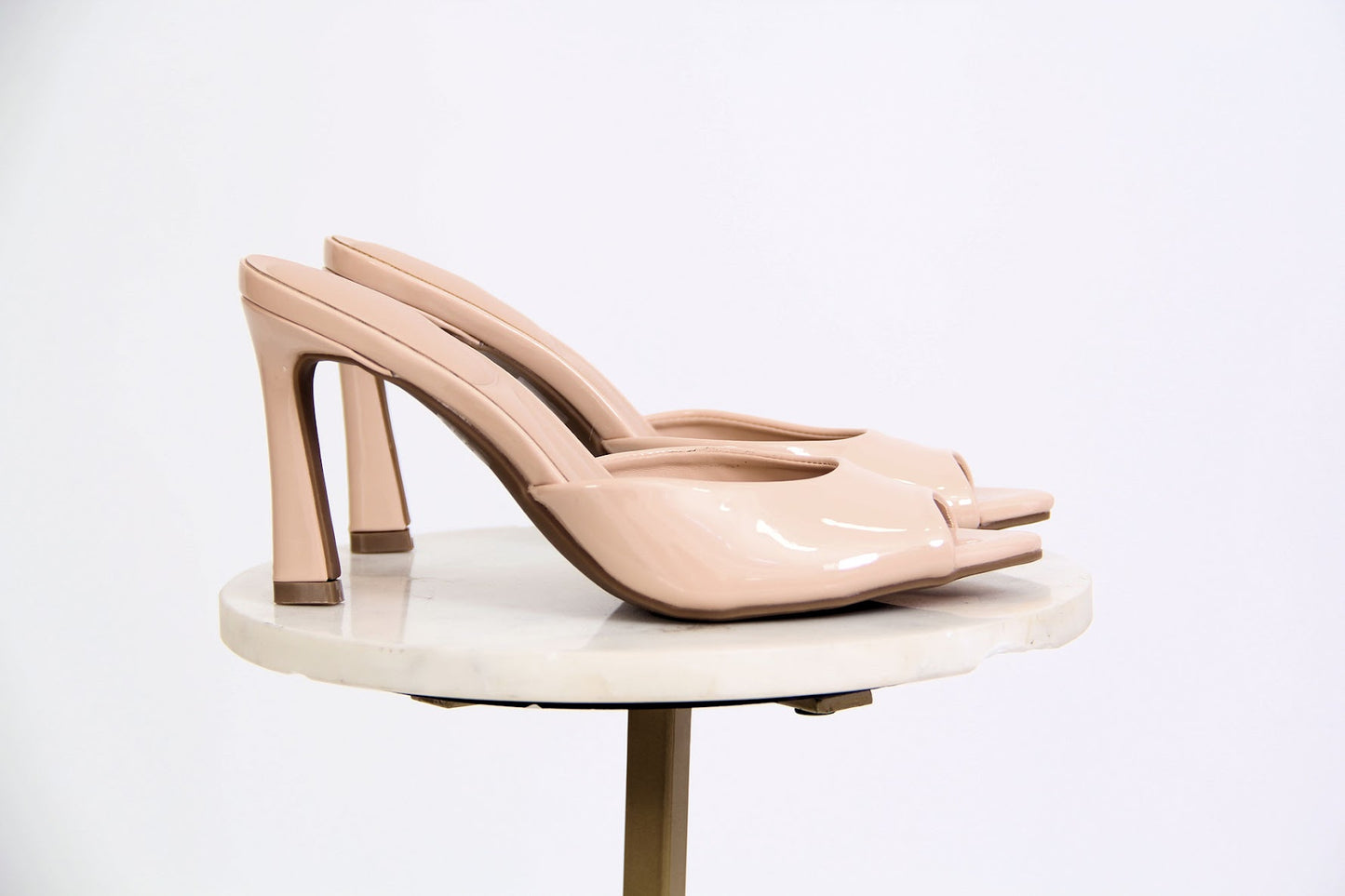 Zapatilla Nude Abierta Charol