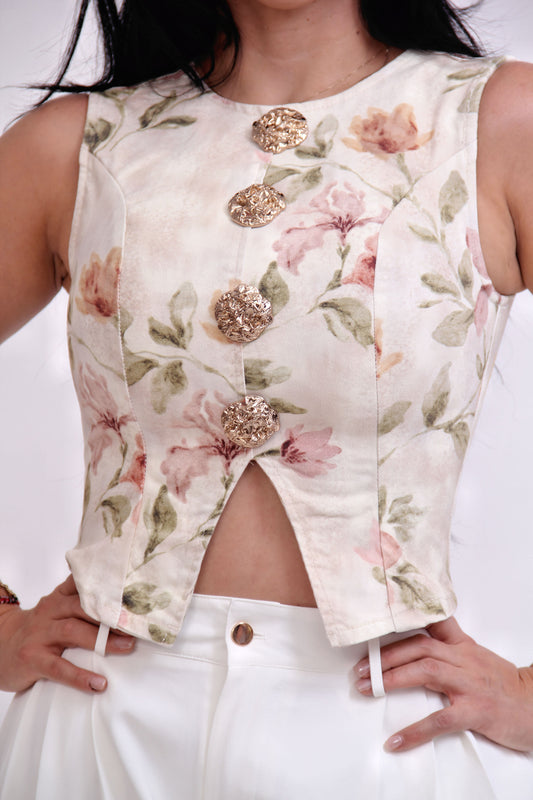 BLUSA TIPO CHALECO MEZCLILLA FLOREADA BOTON DORADO