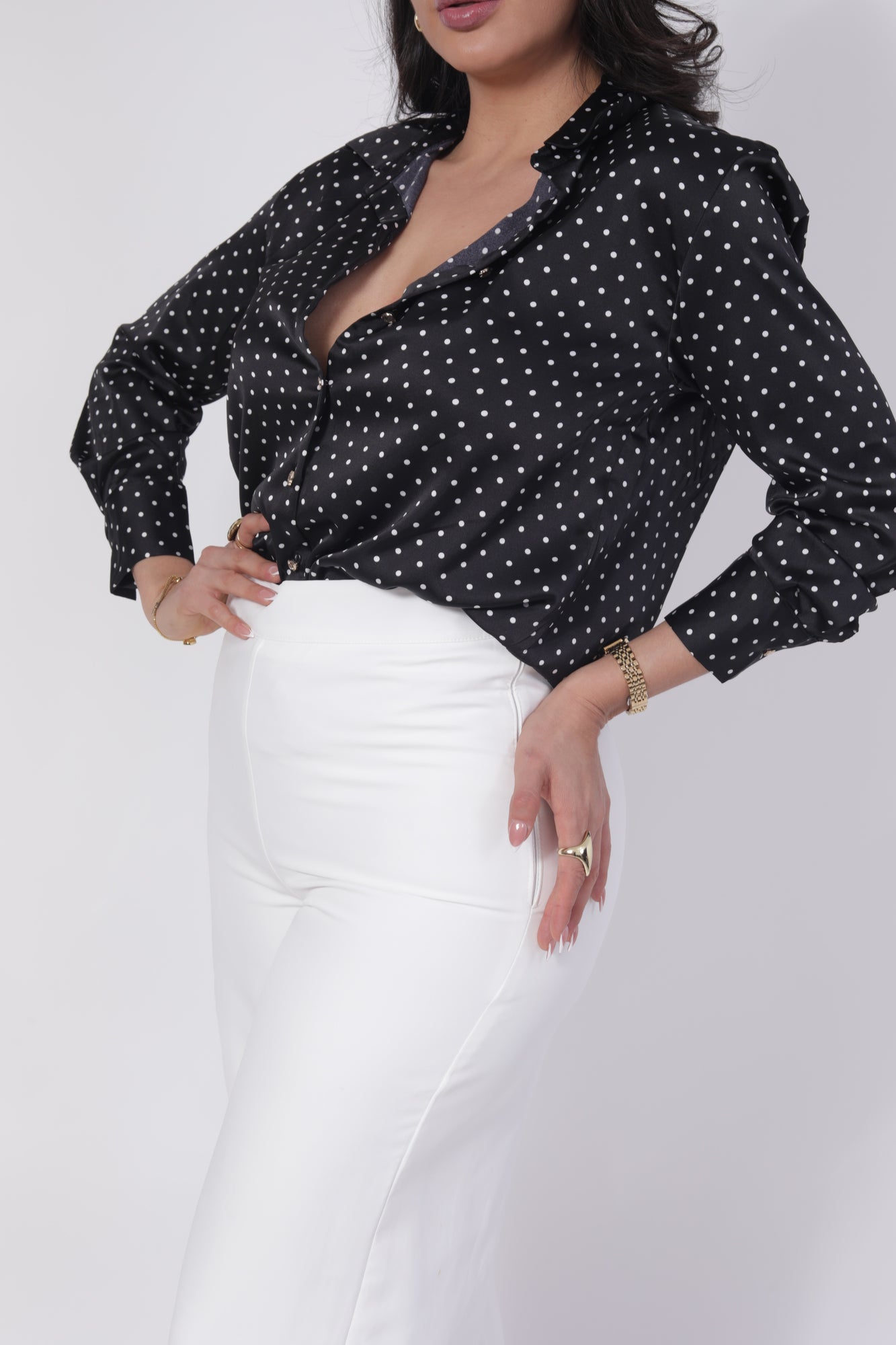 BLUSA DE SATIN  LUNARES OLGADA BOTONERA