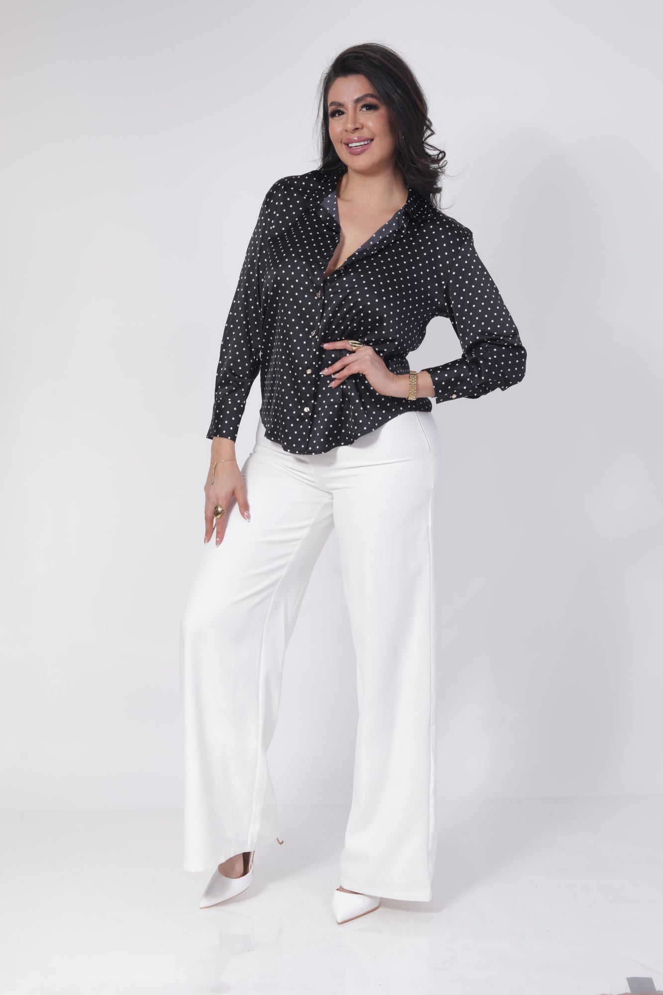 BLUSA DE SATIN  LUNARES OLGADA BOTONERA