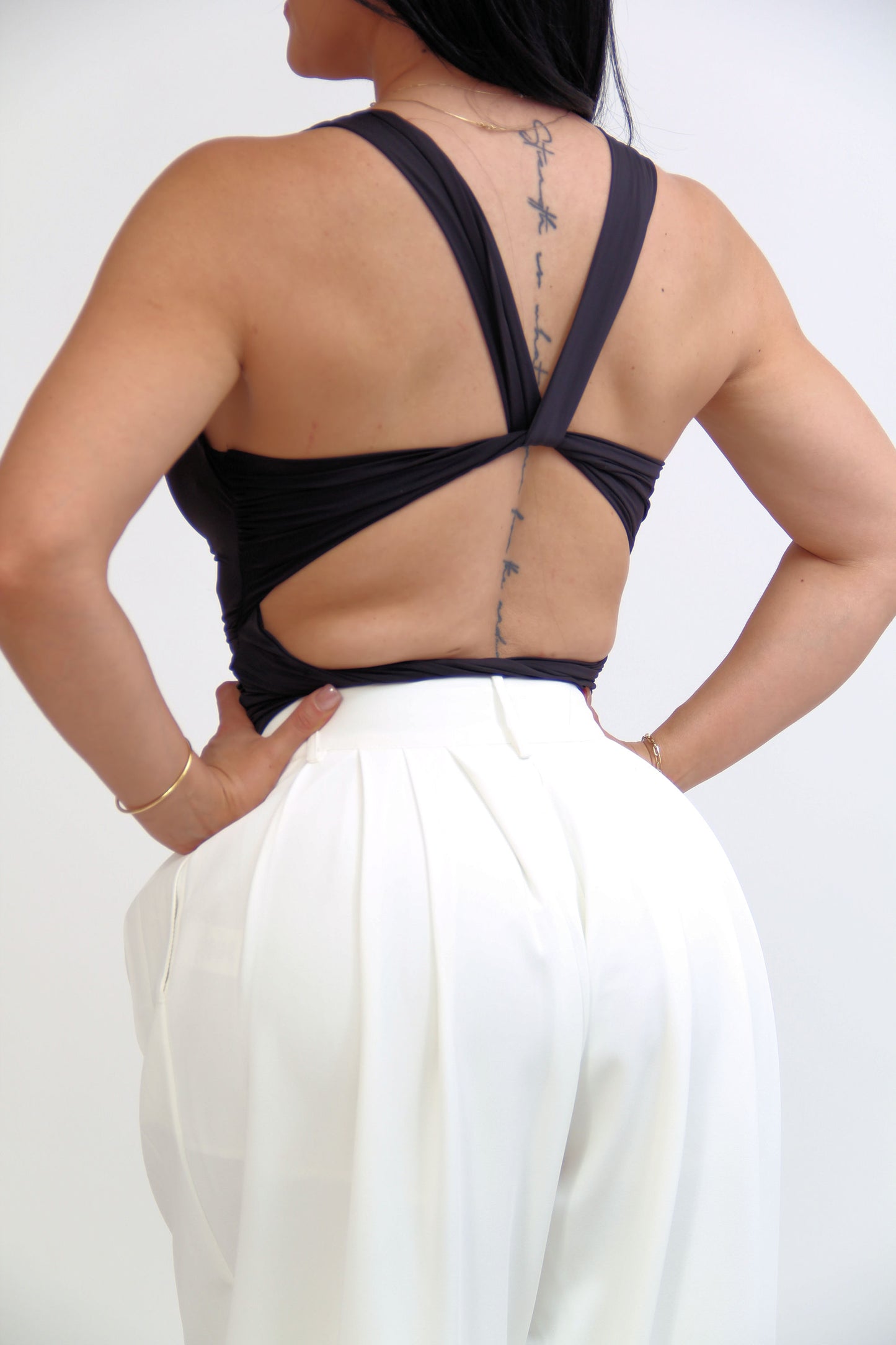 BLUSA DE LICRA ESCOTADA SIN MANGA