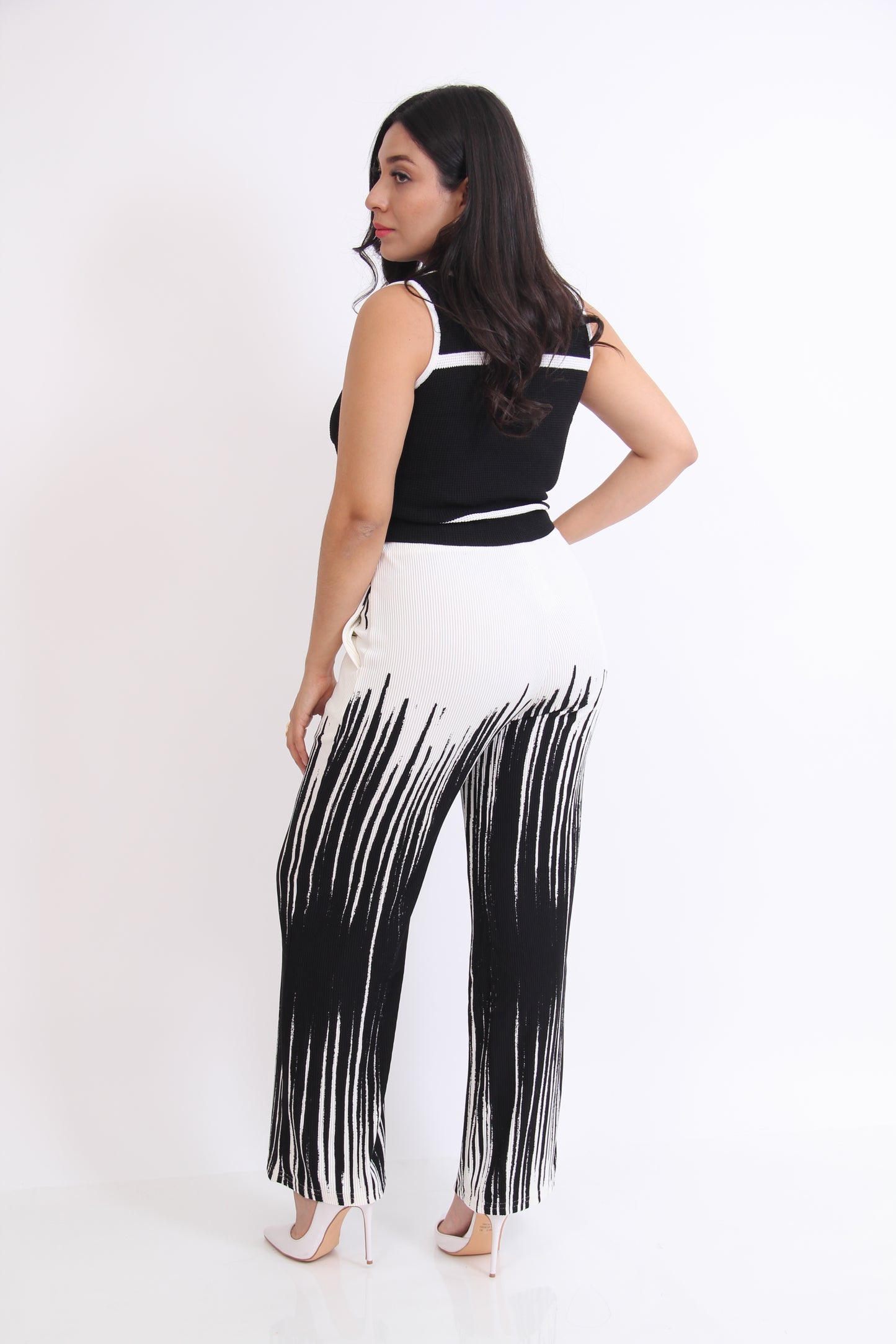 BLUSA TIPO CHALECO CON BORDES NEGROS