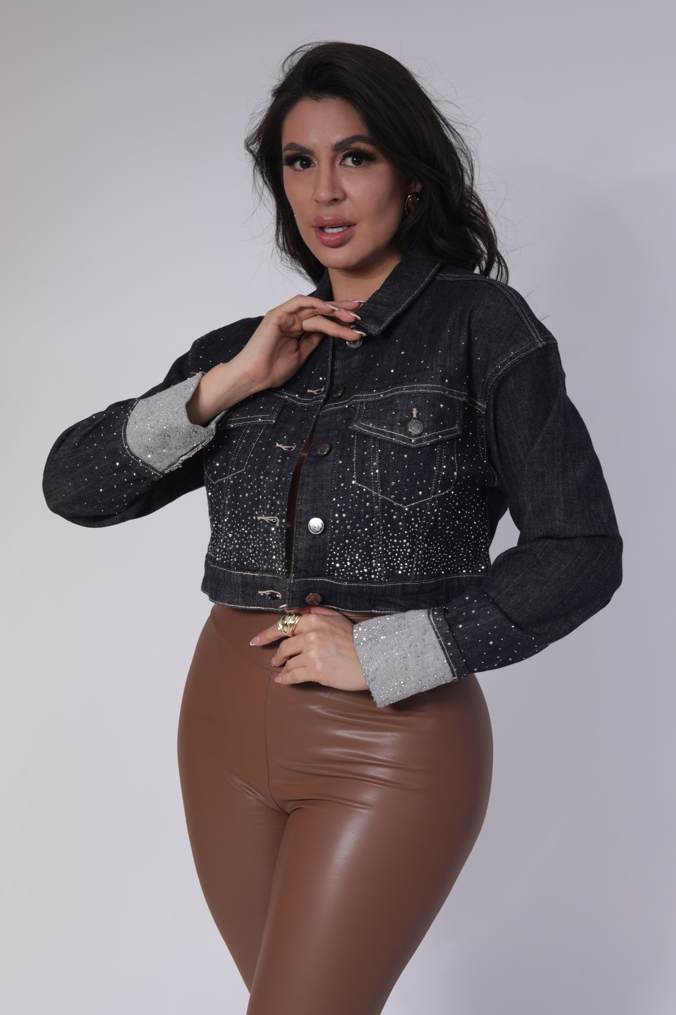 CHAMARRA DE MEZCLILLA NEGRA CON BRILLOS