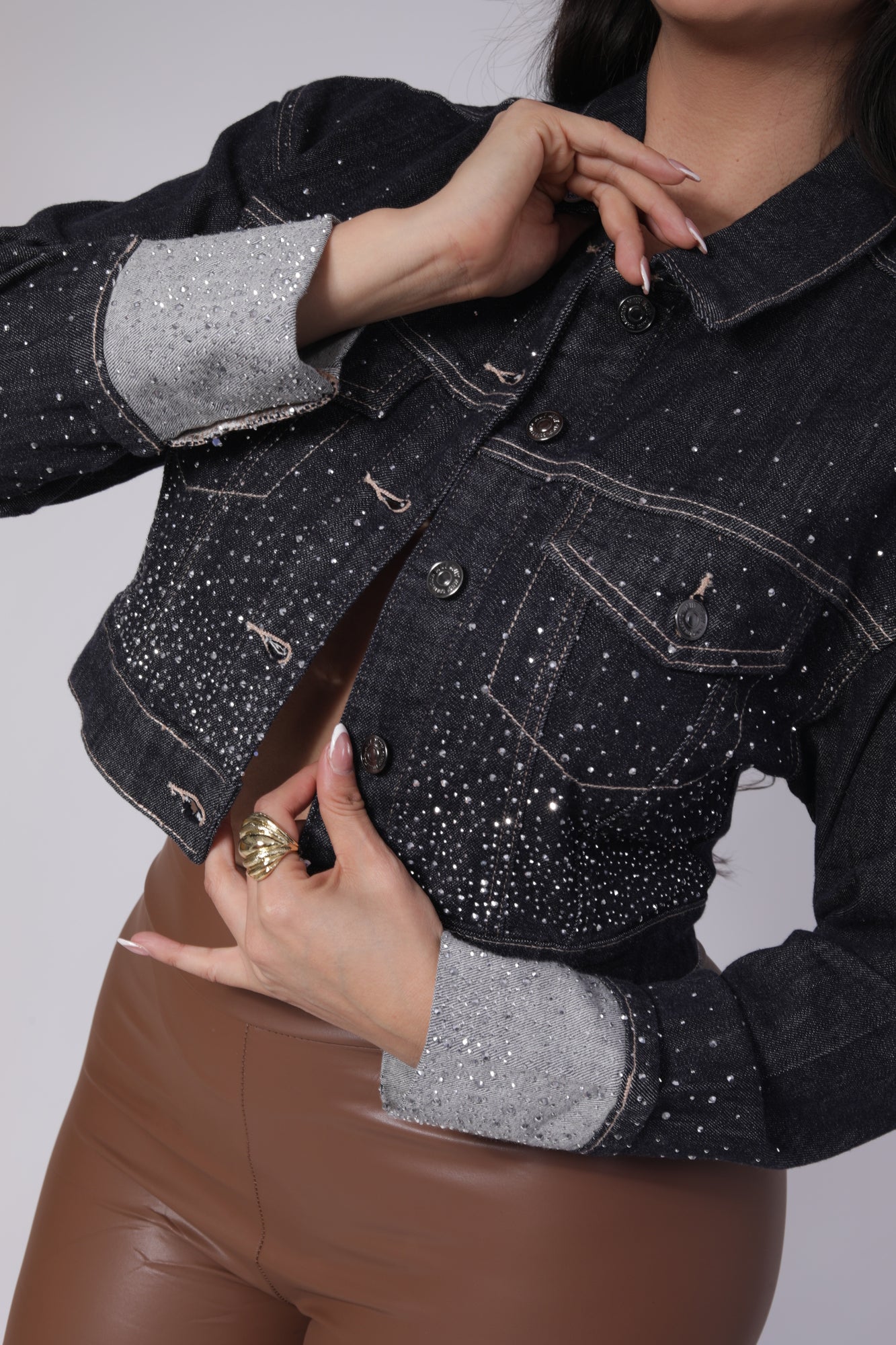 CHAMARRA DE MEZCLILLA NEGRA CON BRILLOS