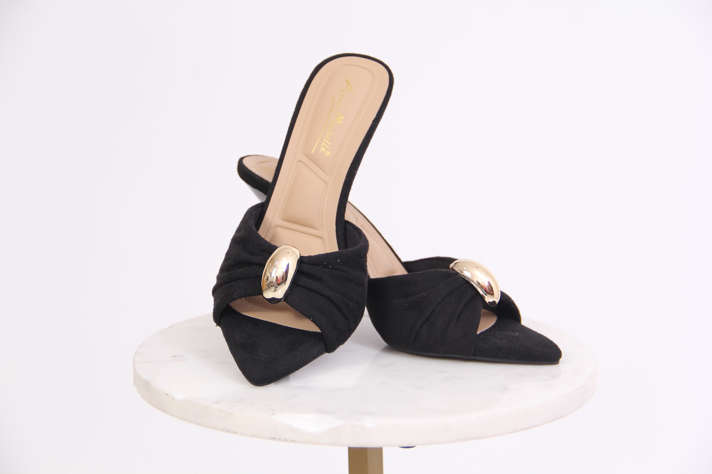ZAPATILLA ABIERTA BOTON DORADO