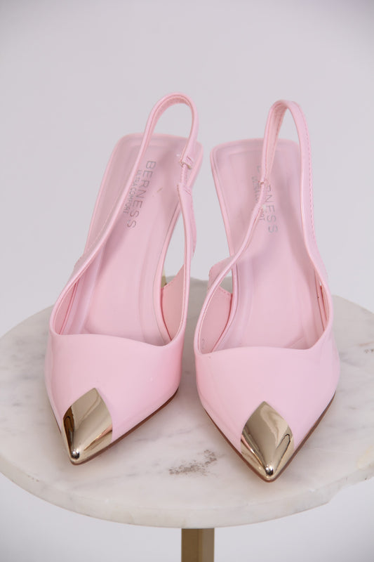 STILETTO TACON Y PUNTA DORADA