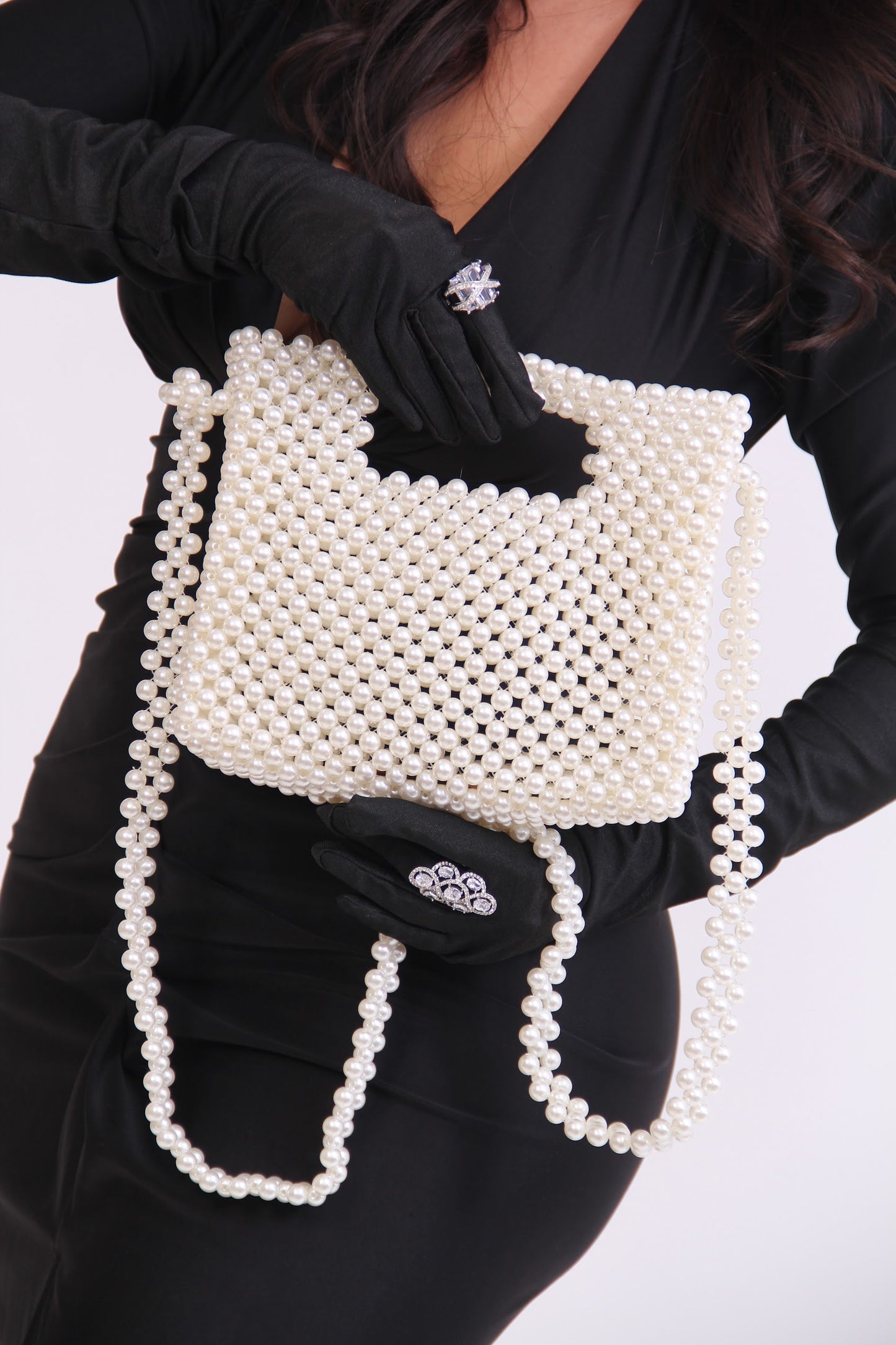 BOLSO CLUTCH PERLAS ESTRUCTURA CUADRADA PEQUEÑA