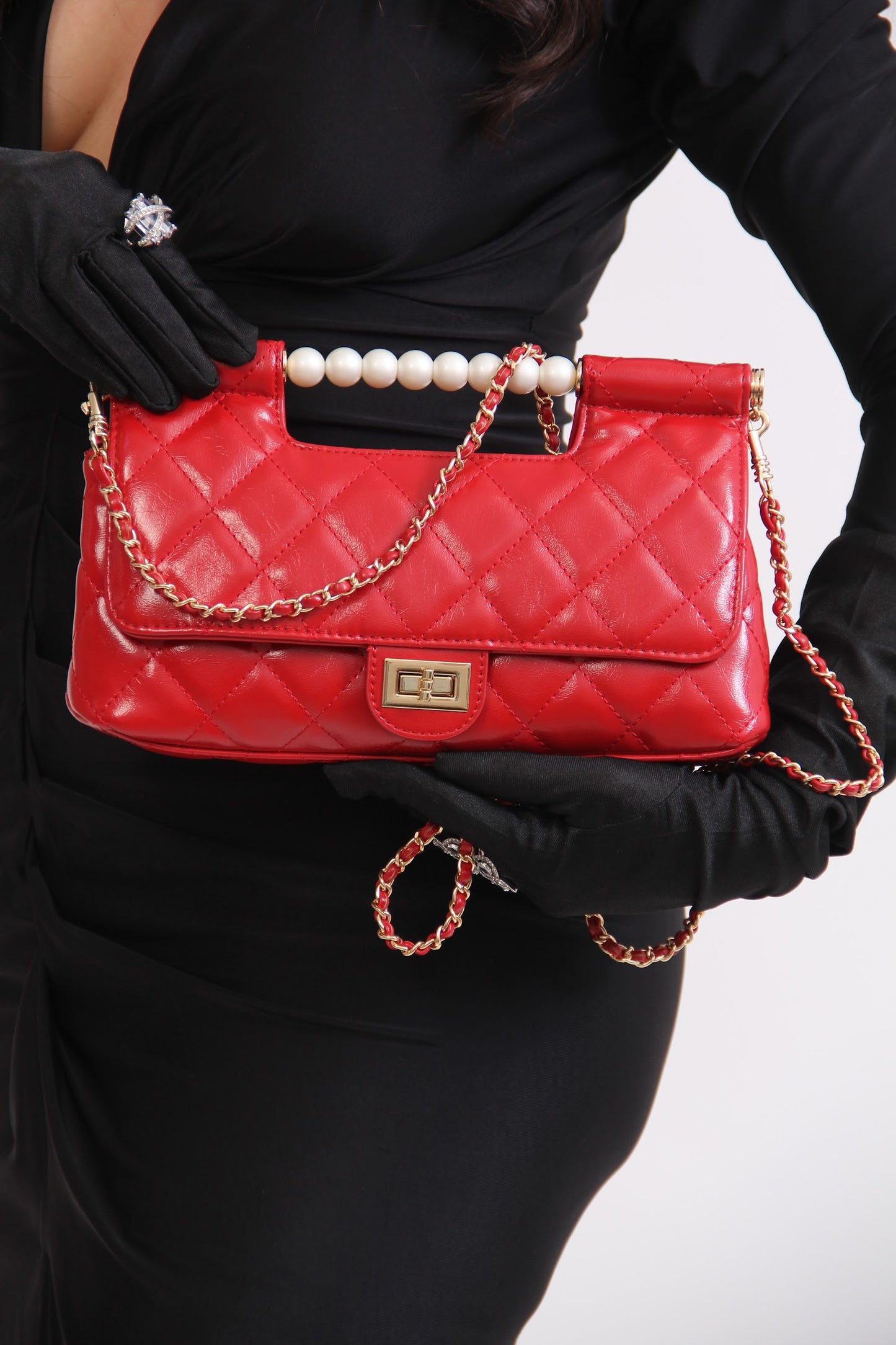 BOLSO ROJO CAPITONADO LINEA PERLAS