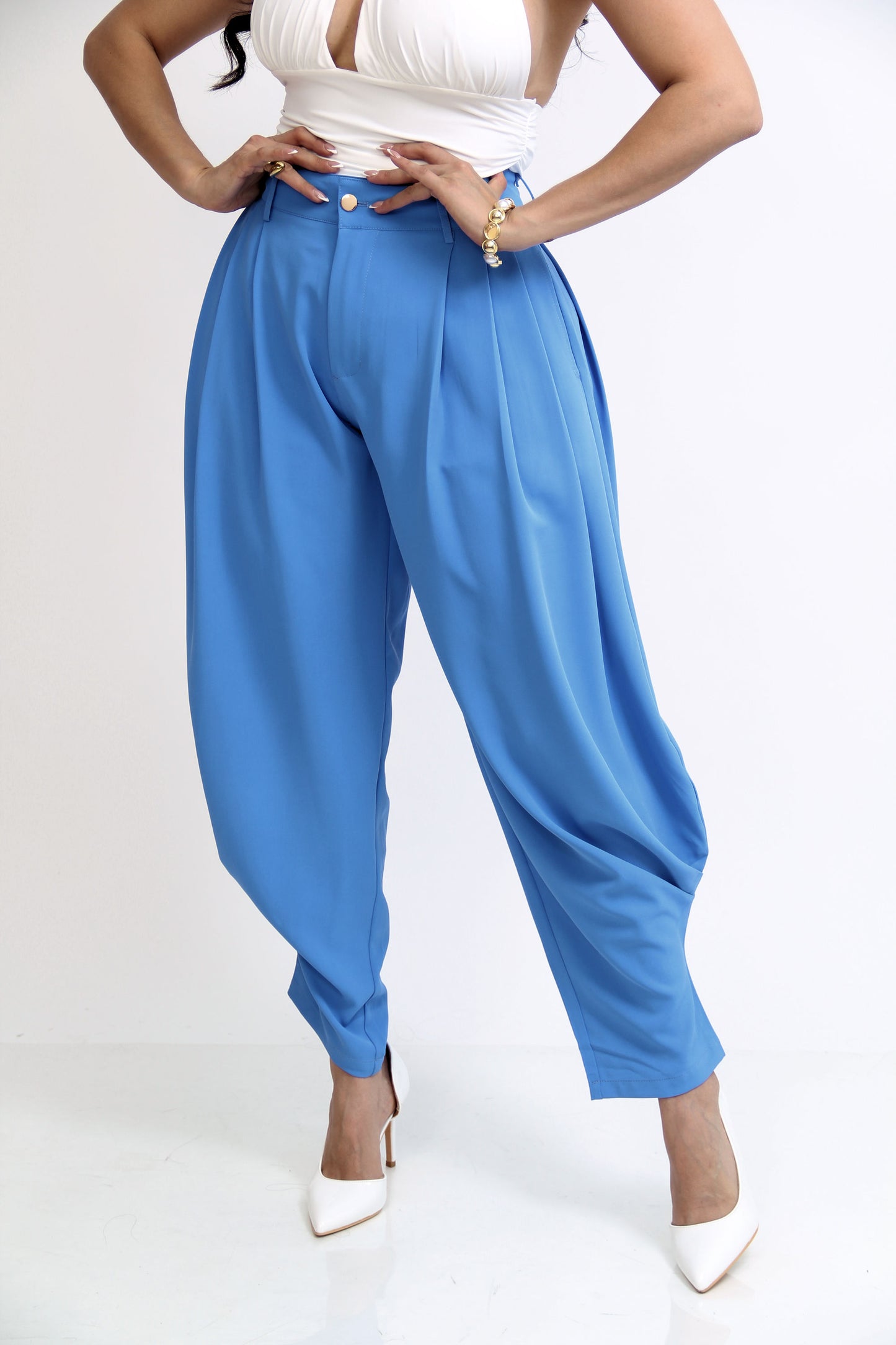 PANTALON ASIMETRICO CON BOTON