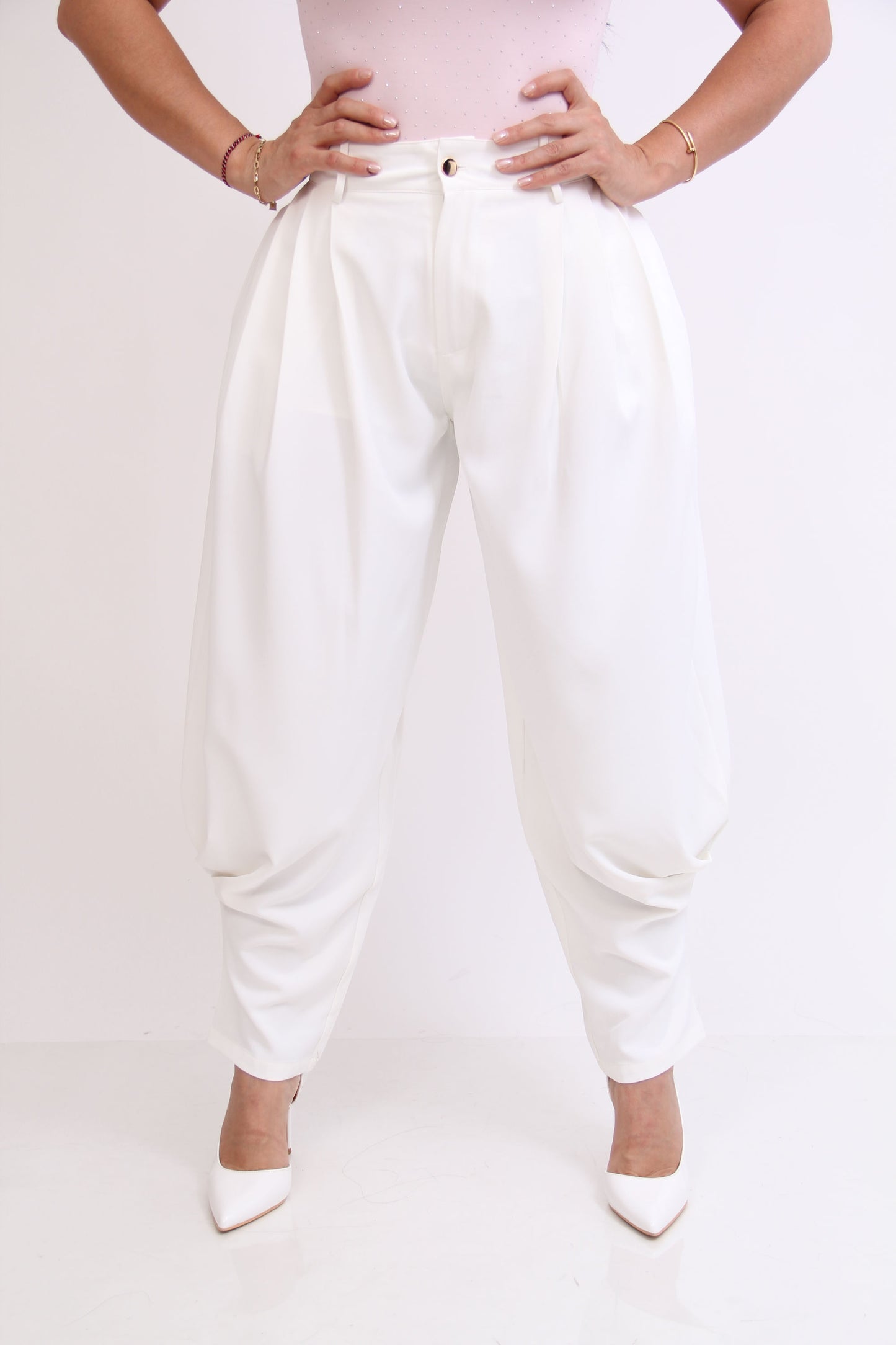 PANTALON ASIMETRICO CON BOTON