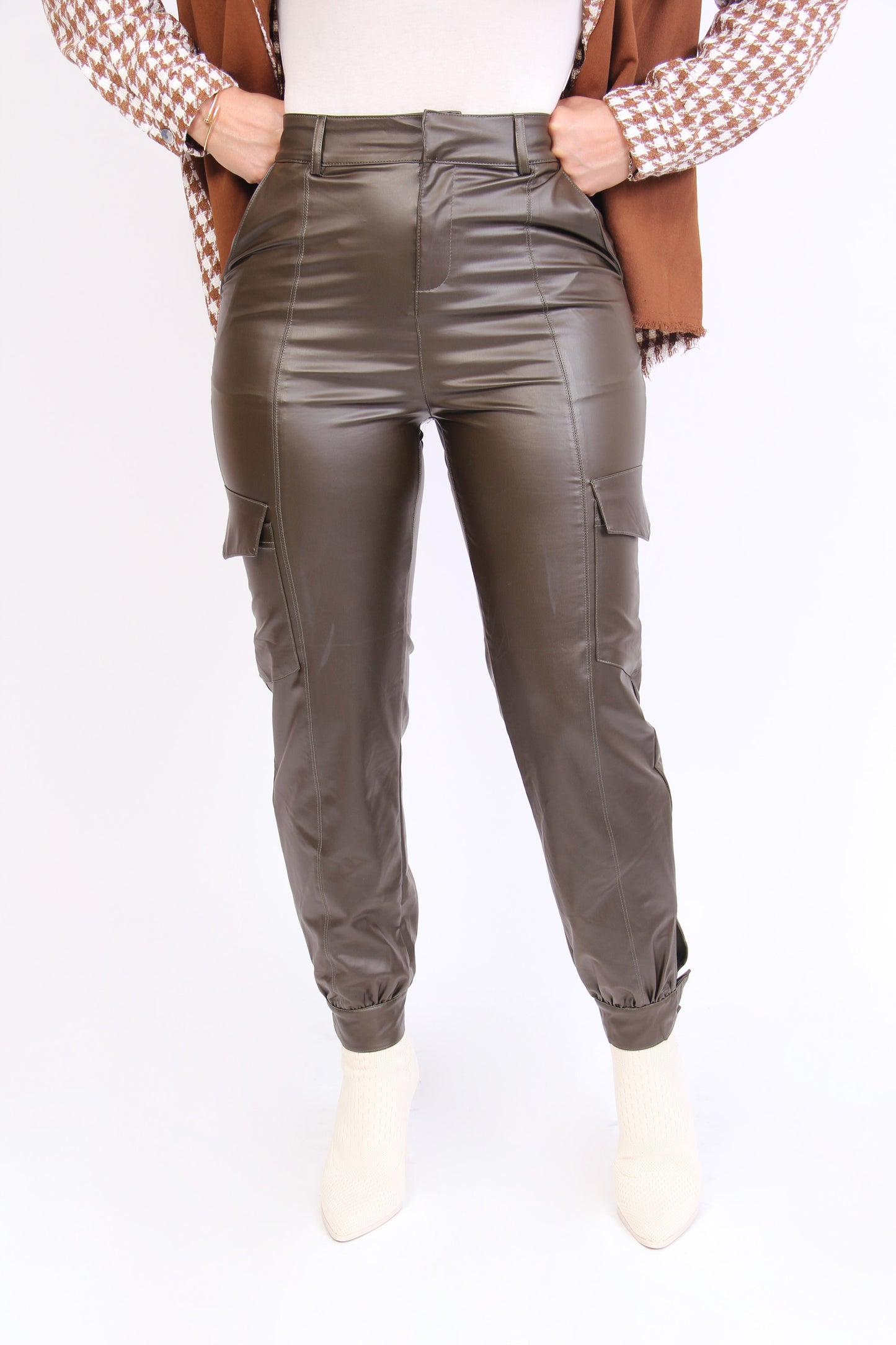 PANTALON JOGGER VINIPIEL BOLSAS LATERALES