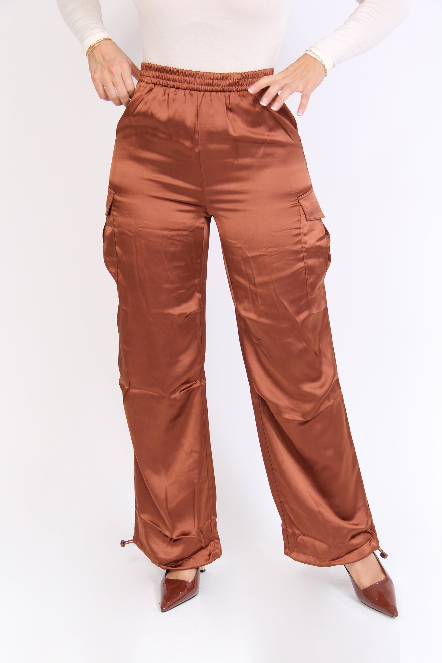 PANTALON  SATIN CAMEL TIPO CARGO