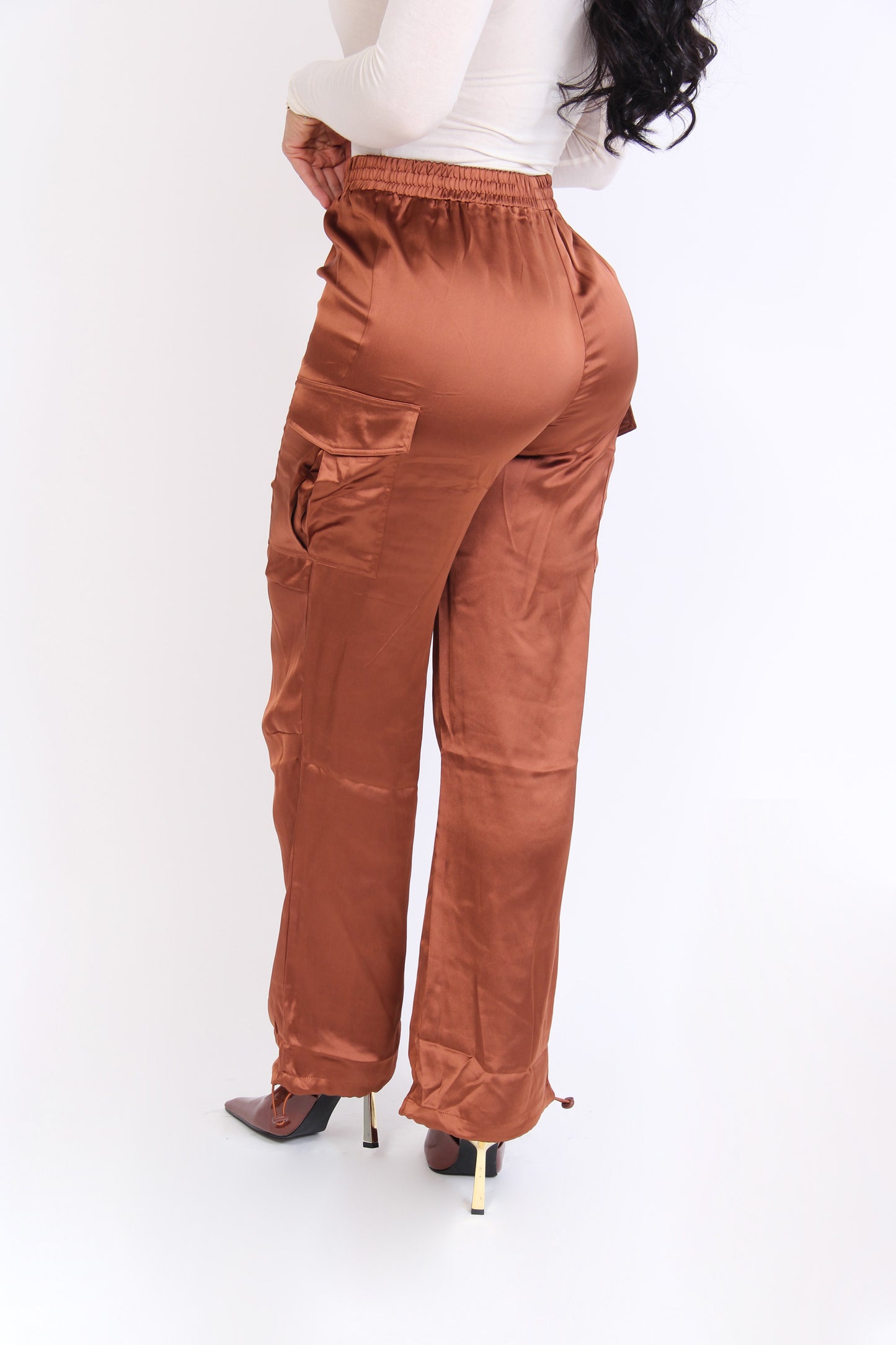 PANTALON  SATIN CAMEL TIPO CARGO