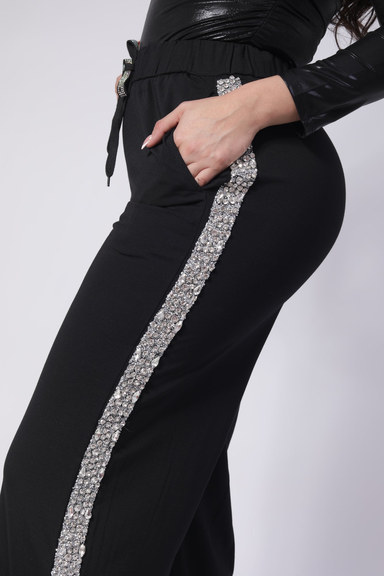 PANTS CON LINEAS LATERALES DE PEDREDIA