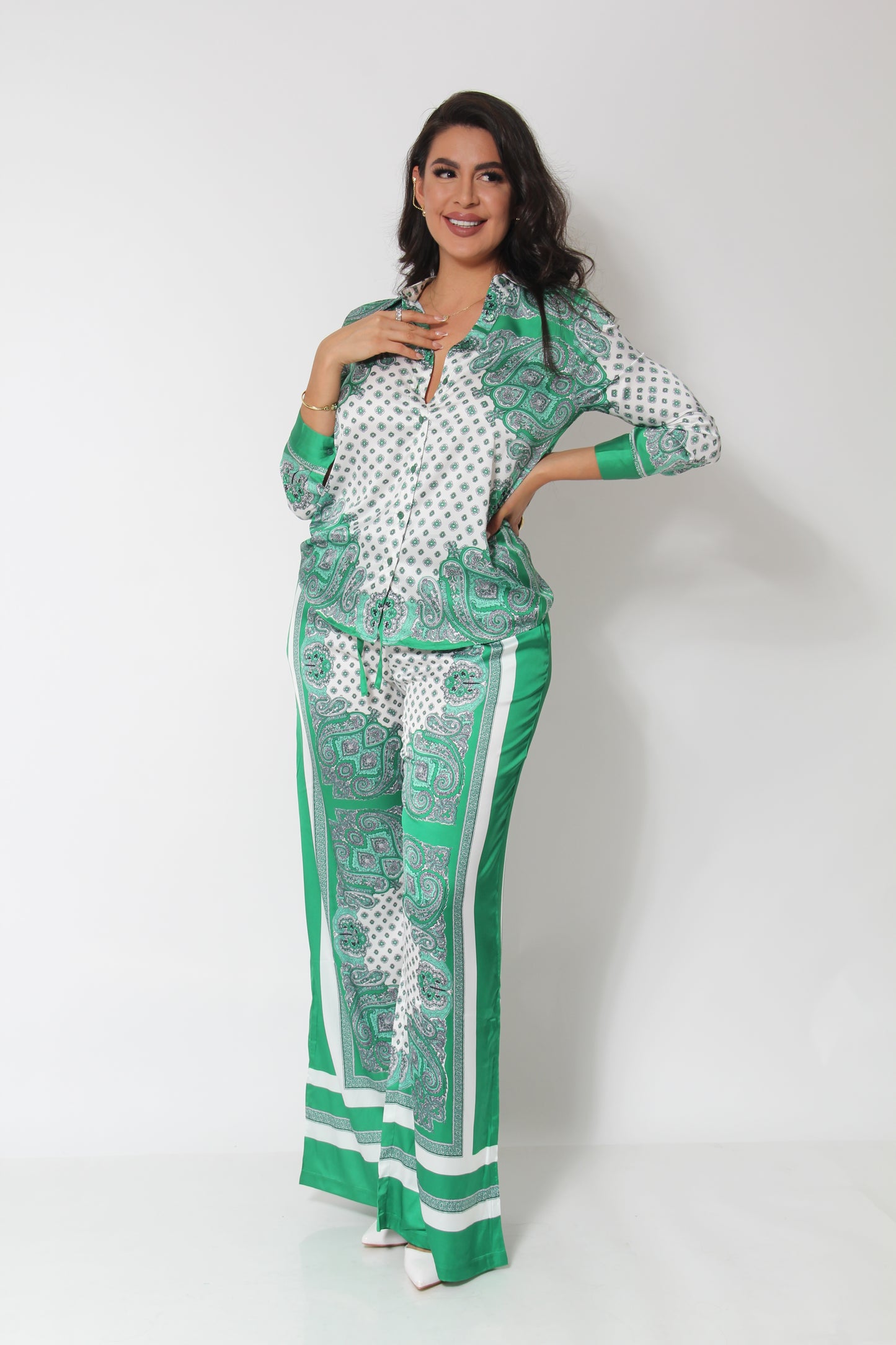 BLUSA SATIN ESTAMPADO VERDE MANGA LARGA