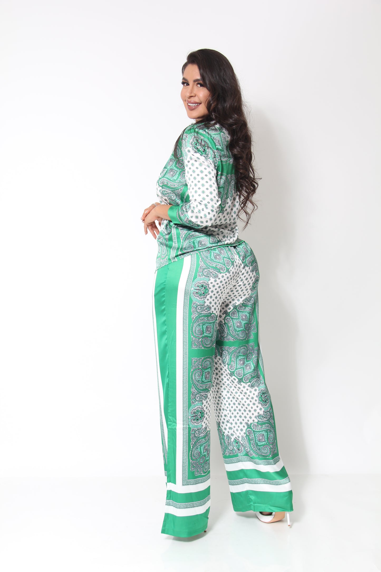 BLUSA SATIN ESTAMPADO VERDE MANGA LARGA