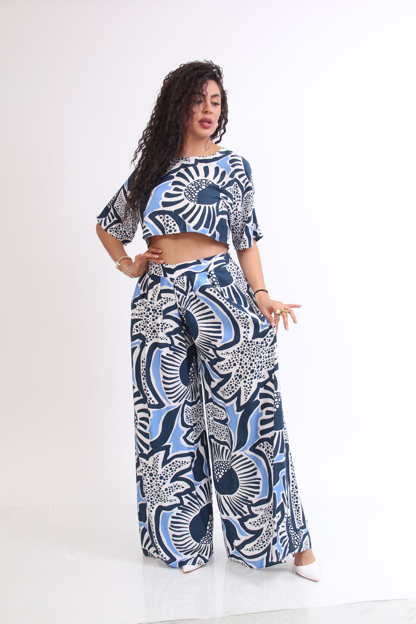 SET ESTAMPADO PANTALON FLOJO BLUSA CORTA