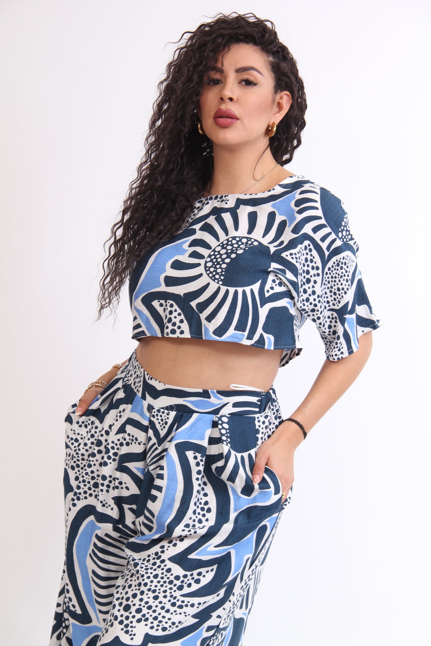SET ESTAMPADO PANTALON FLOJO BLUSA CORTA