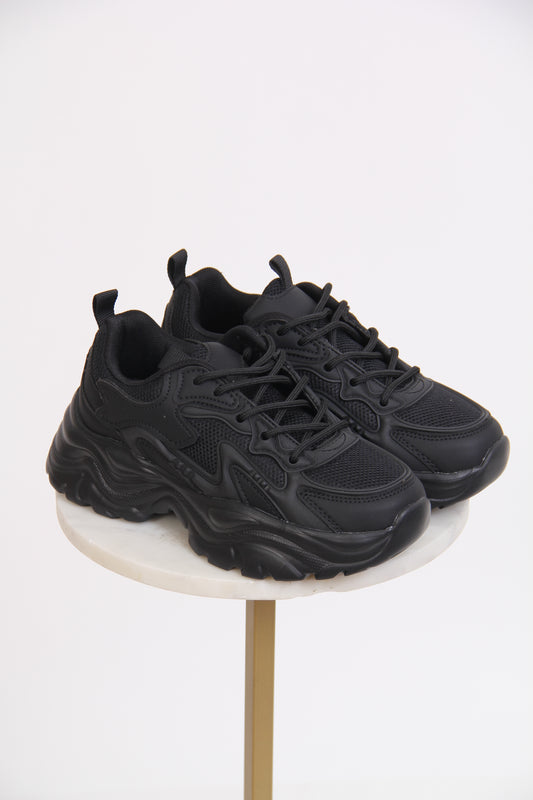 TENIS DE AGUJETA SUELA GRUESA NEGRO