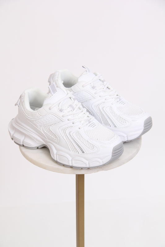 TENIS DE AGUJETA SUELA GRUESA BLANCO