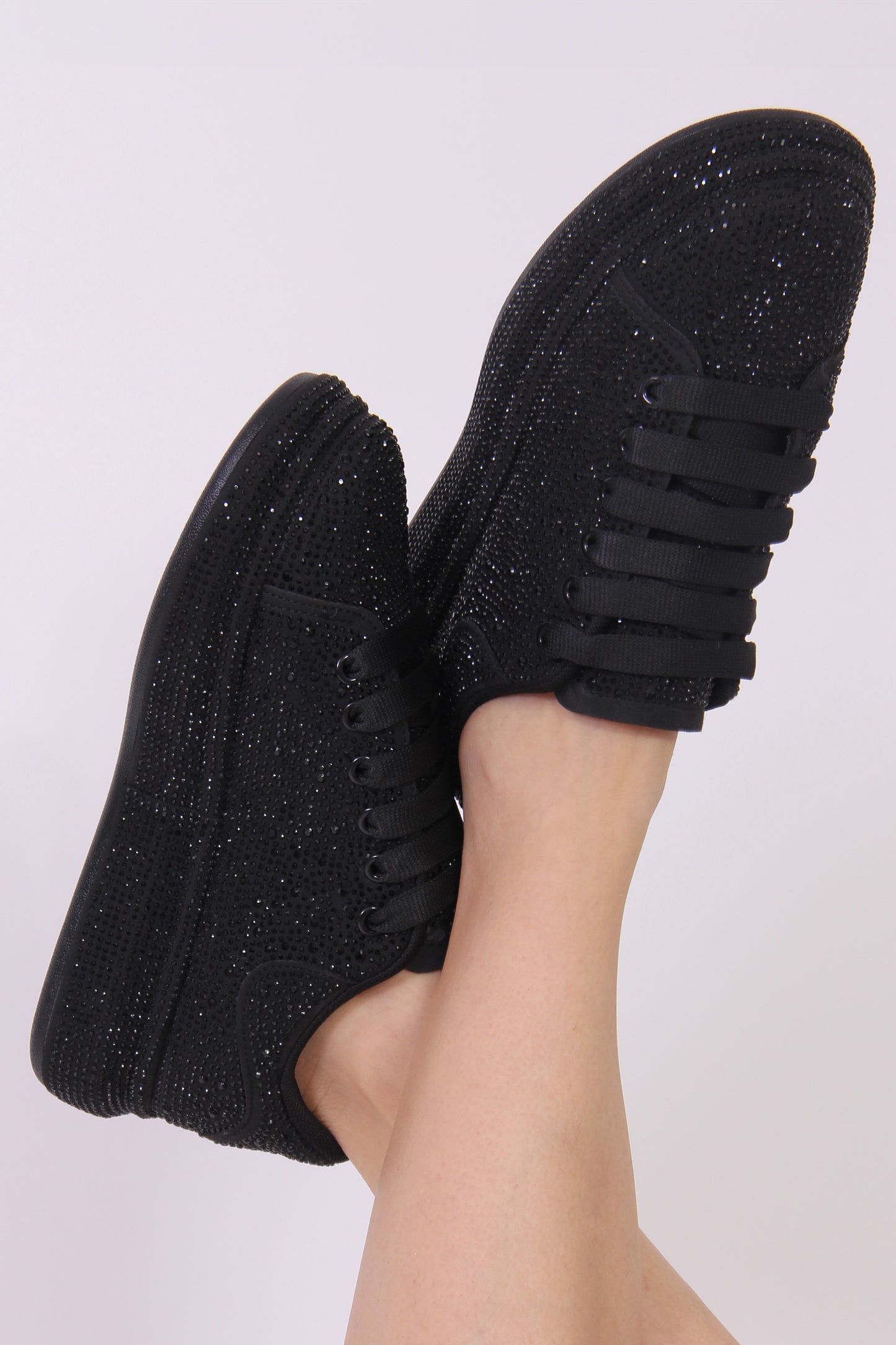 DOLLY TENIS NEGRO BRILLOS