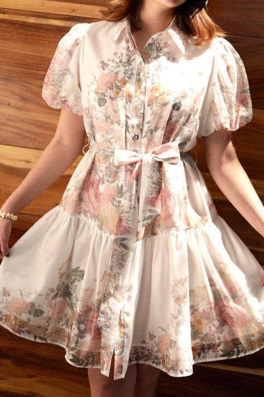 VESTIDO CORTO FLOREADO MULTICOLOR MANGUITA CINTURON