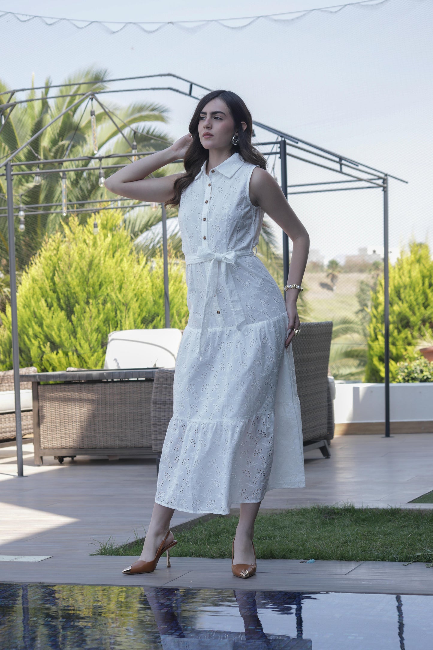 MAXI VESTIDO DE ENCAJE CON CINTURON SIN MANGAS