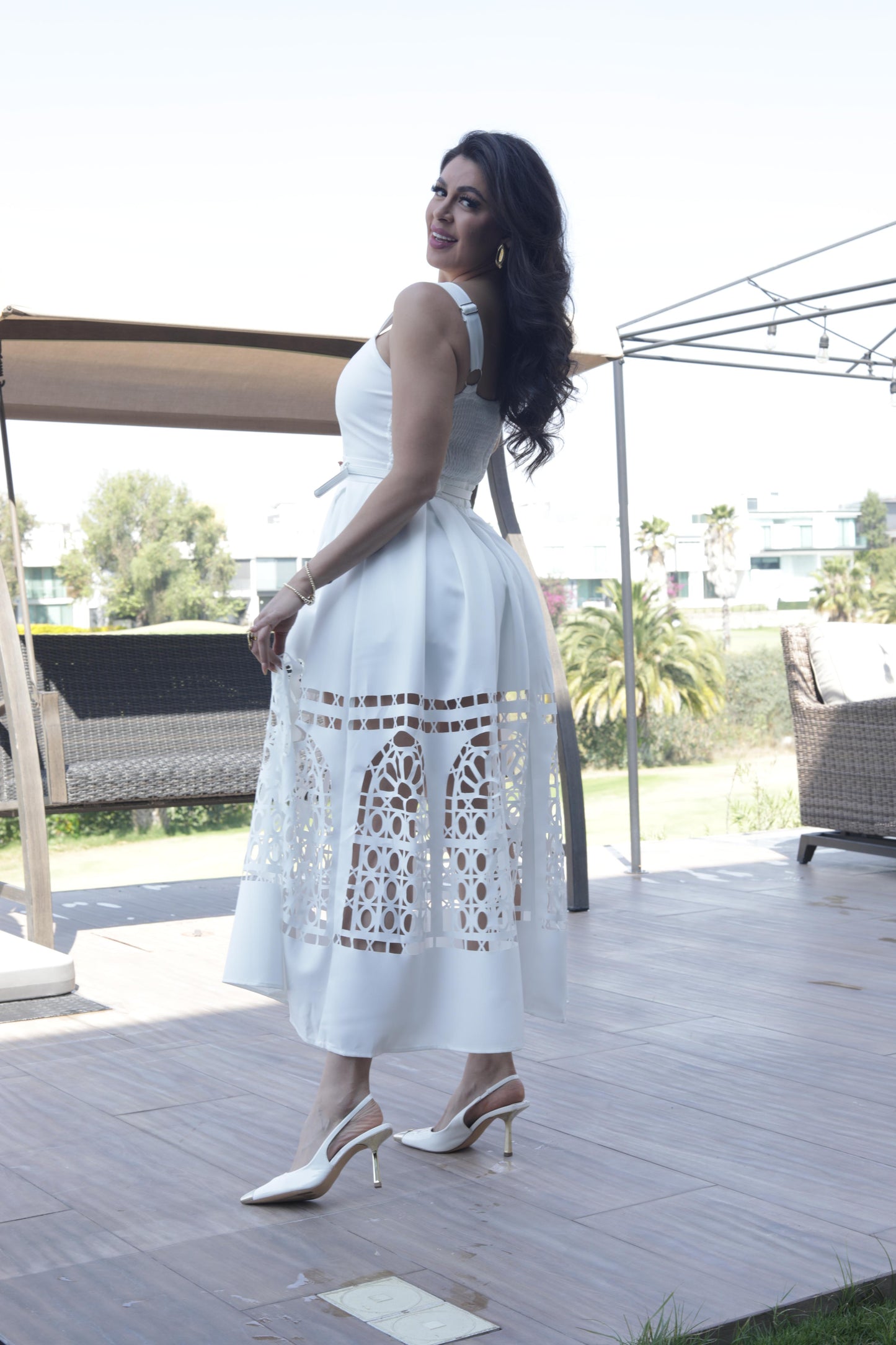 VESTIDO BLANCO AMPON 3 CUARTOS CINTURON FALDA CALADA