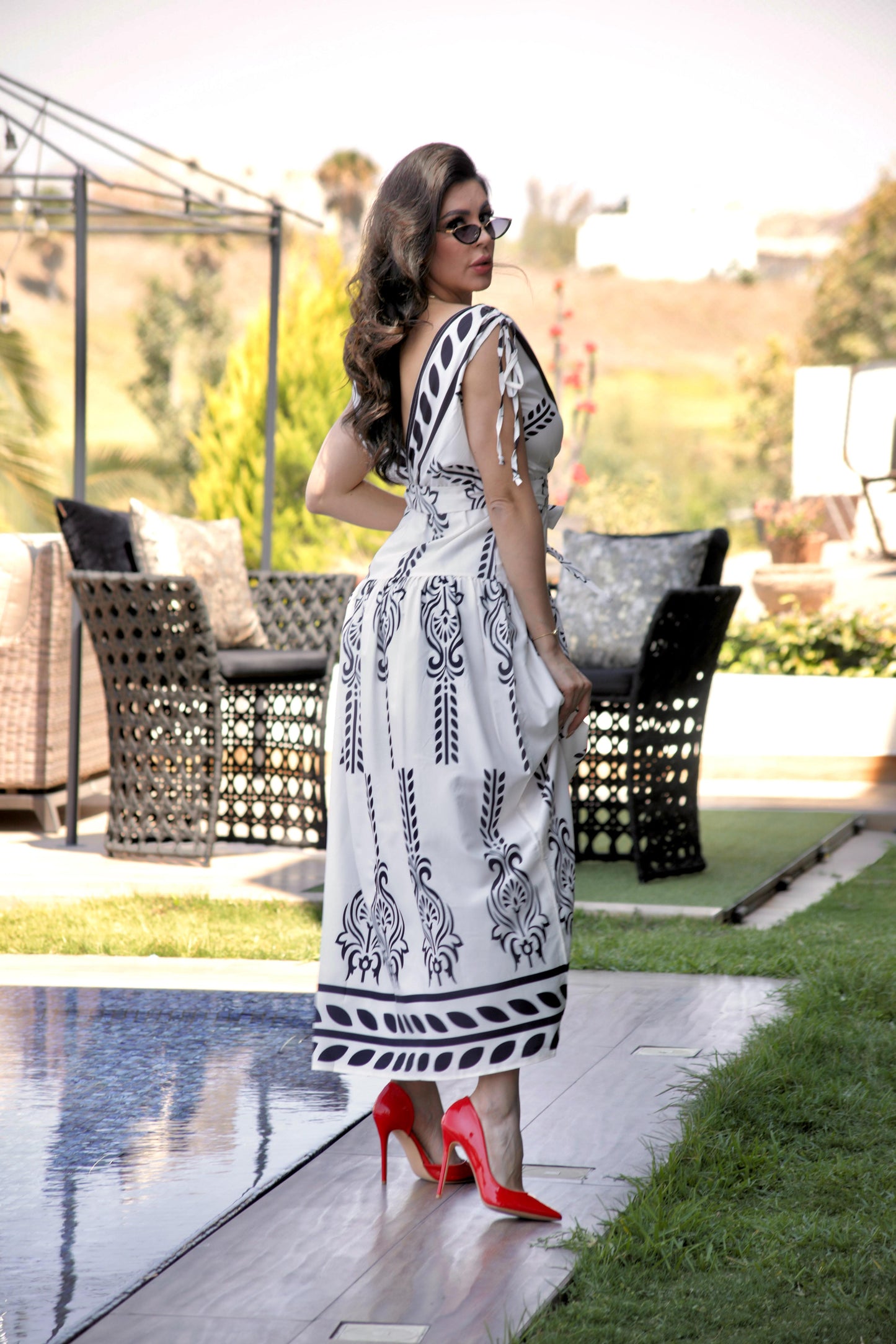 MAXI VESTIDO ESCOTE V SIN MANGA ESTAMPADO NEGRO