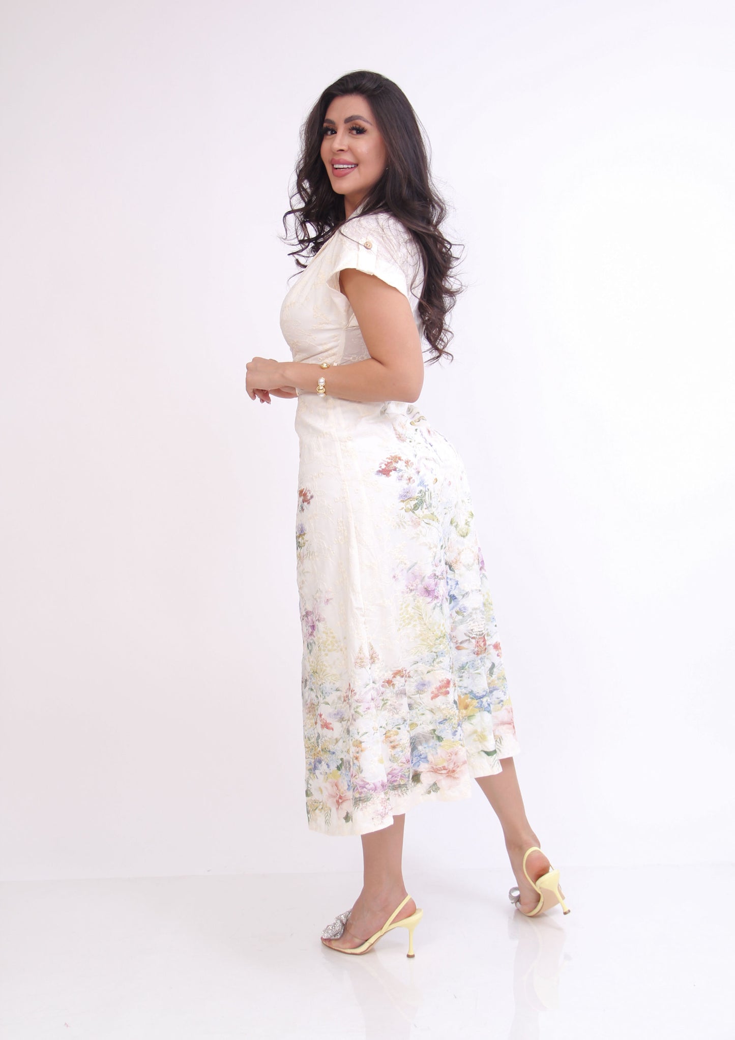 VESTIDO BOTONERO CALADO FLOREADO CON CINTURON