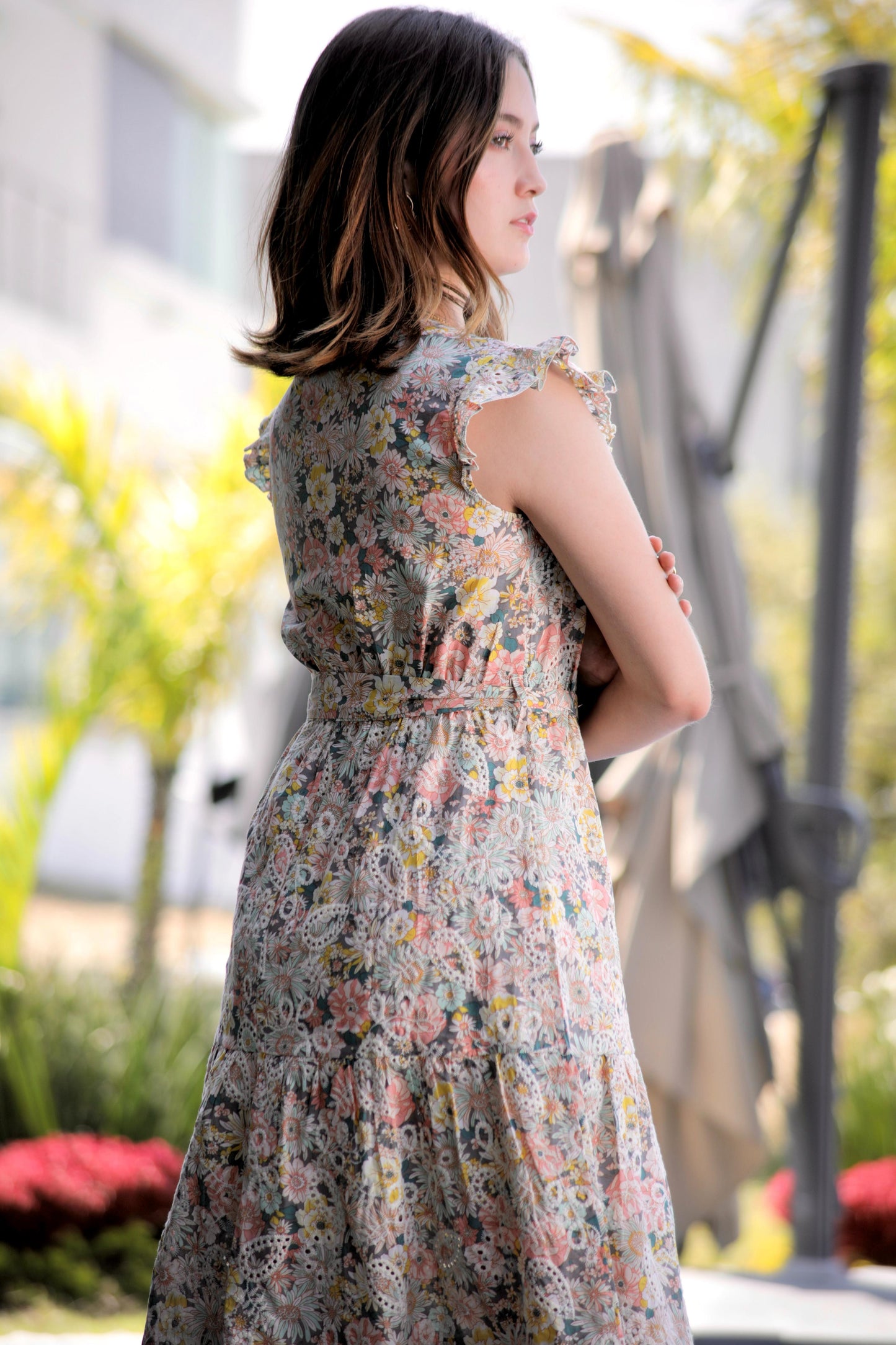 VESTIDO ENCAJE FLOREADO MANGUITA Y CUELLO V