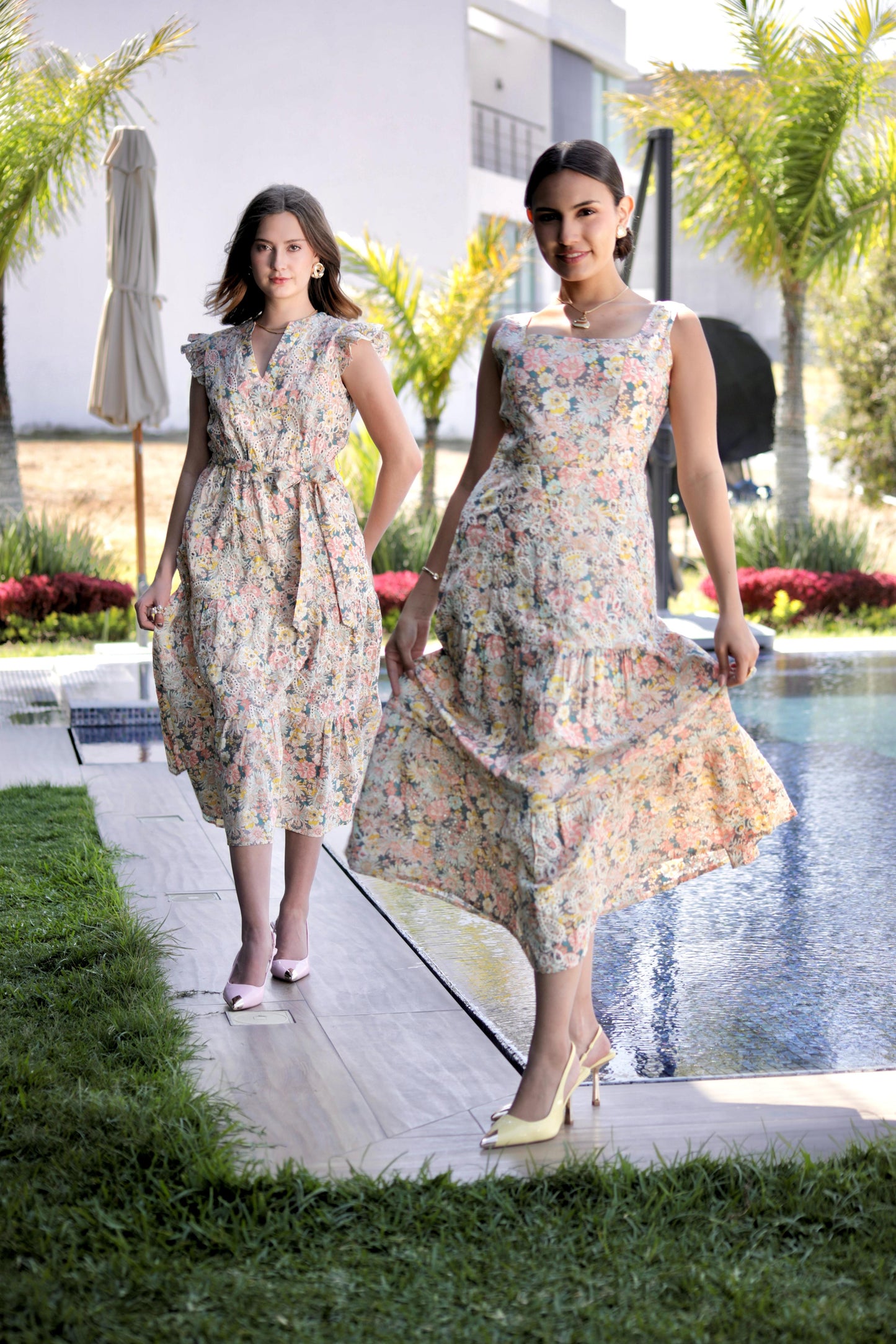 VESTIDO ENCAJE FLOREADO MANGUITA Y CUELLO V