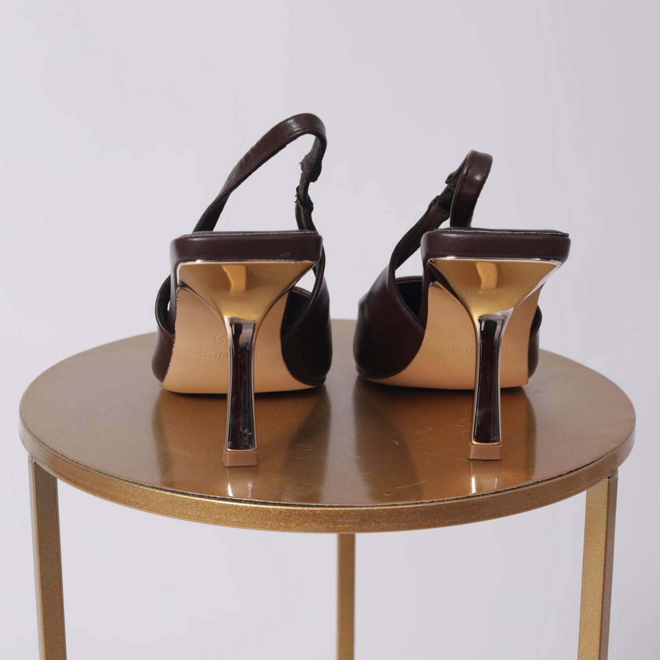 ZAPATILLA STILETTO PUNTA DORADA