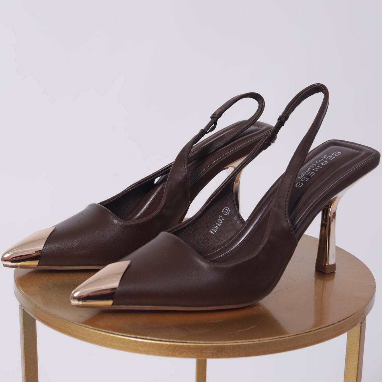 ZAPATILLA STILETTO PUNTA DORADA