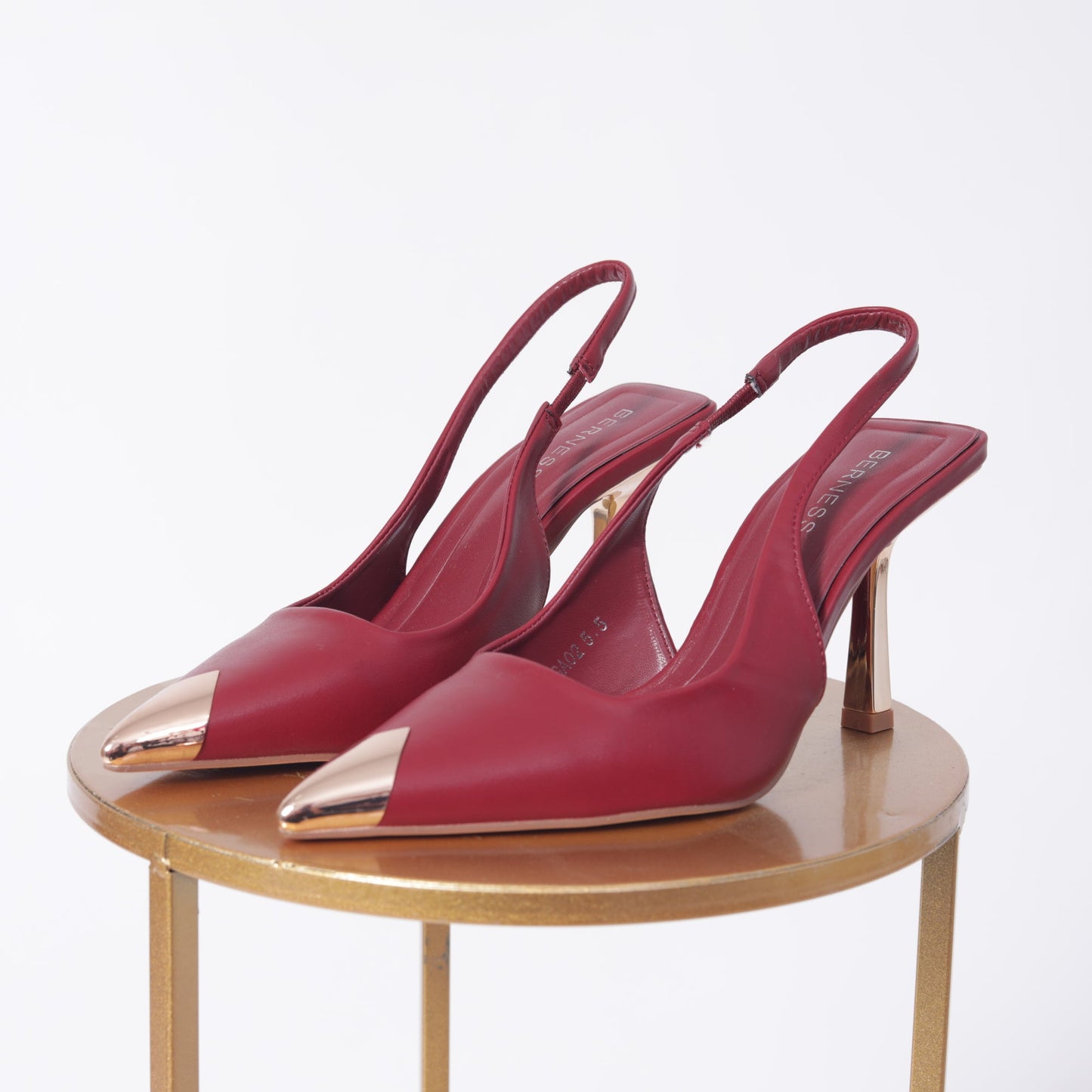 ZAPATILLA STILETTO PUNTA DORADA